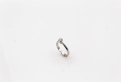 Anello solitario in oro bianco con diamanti taglio brillante in stile Art Deco
