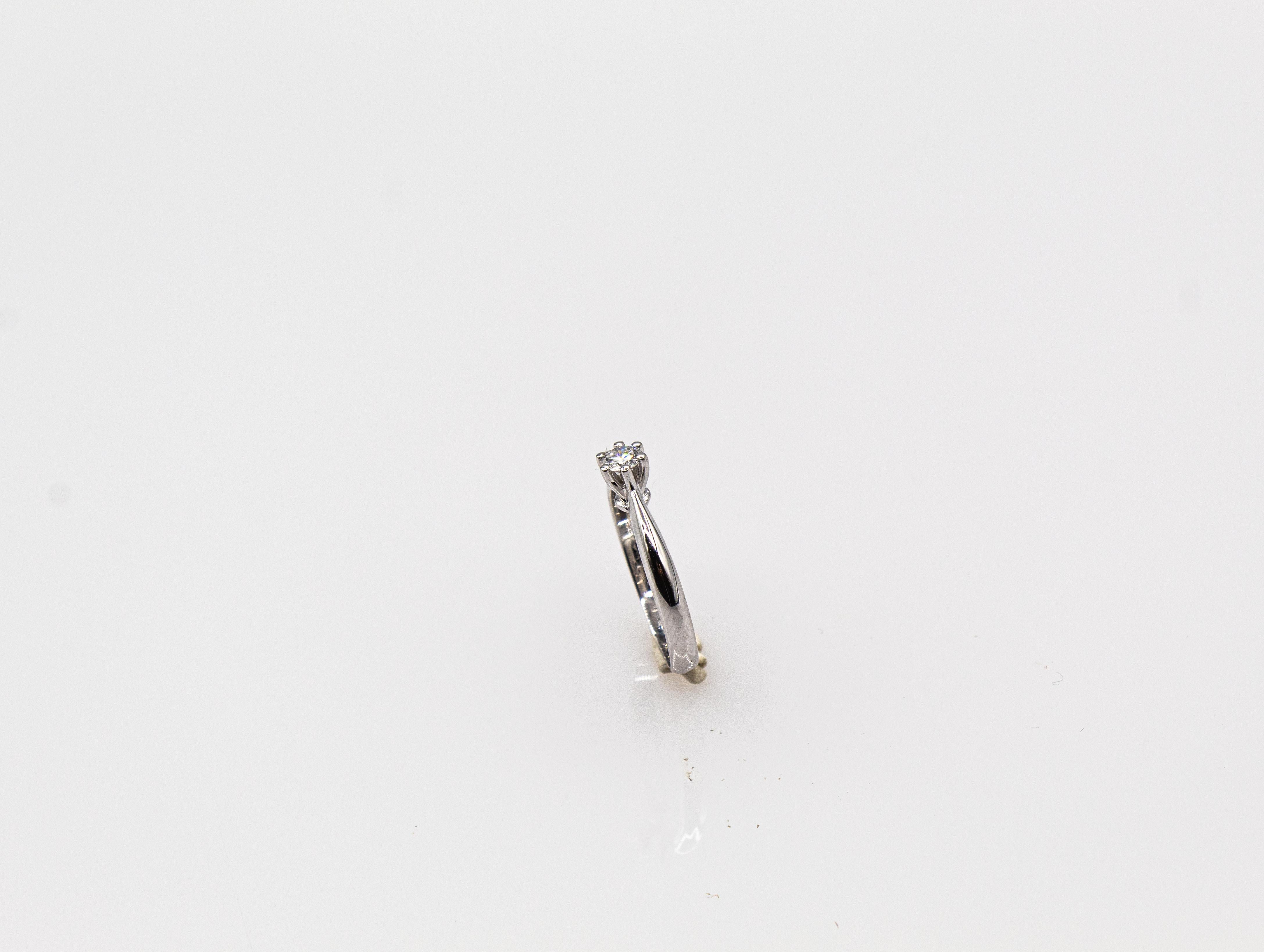 Art Deco Style White Brilliant Cut Diamond White Gold Solitaire Ring In New Condition In Naples, IT