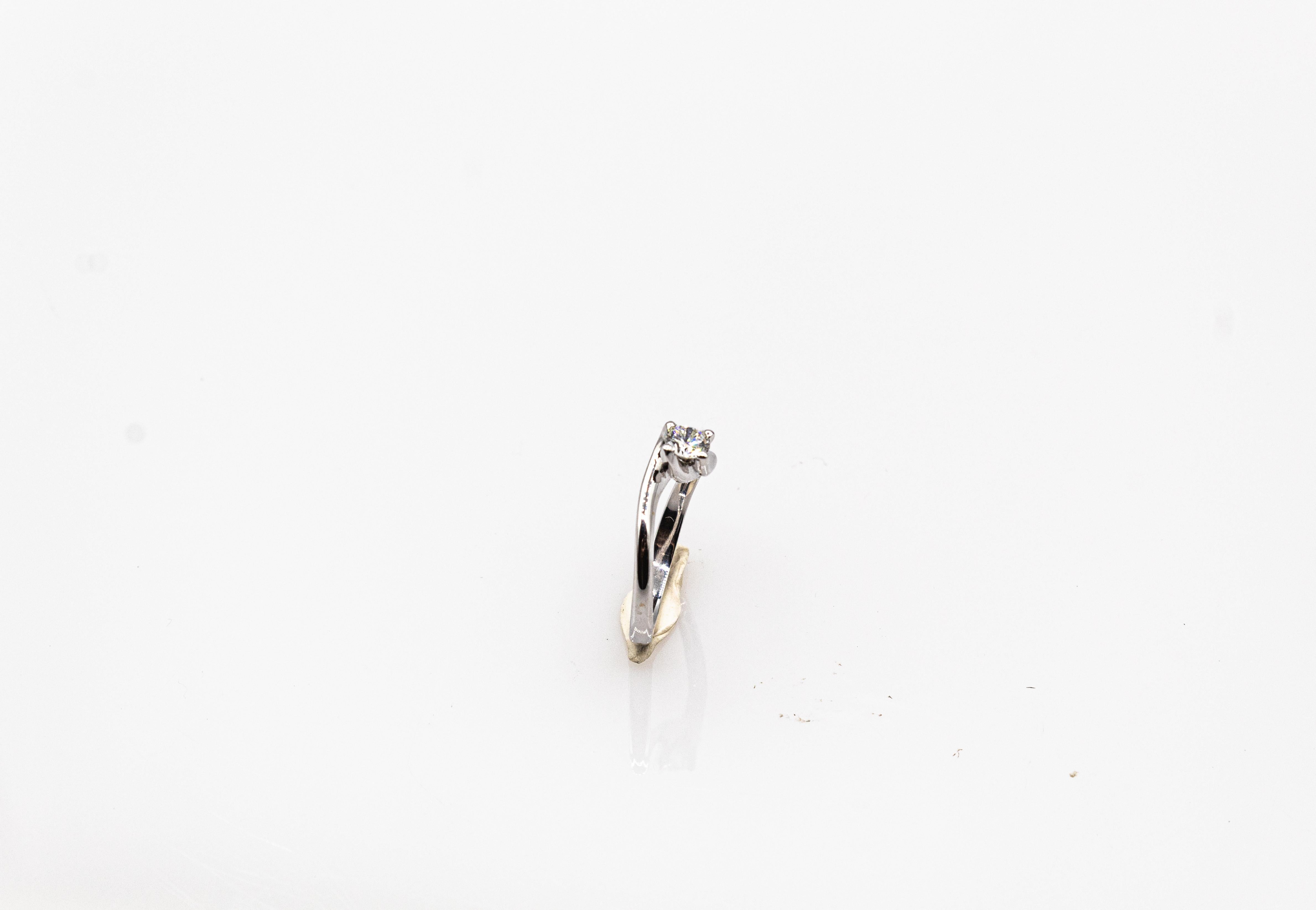 Art Deco Style White Brilliant Cut Diamond White Gold Solitaire Ring In New Condition In Naples, IT