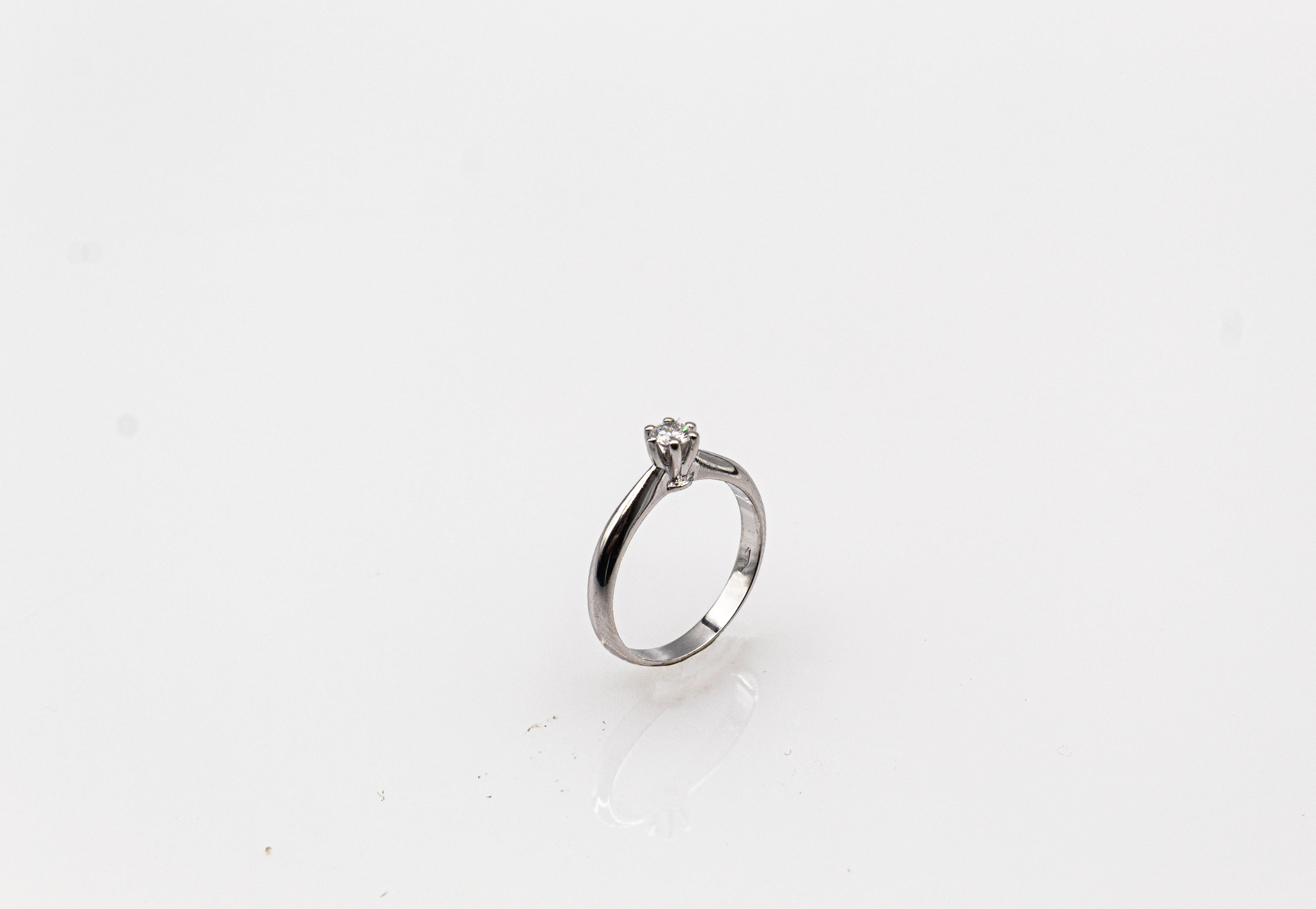 Women's or Men's Art Deco Style White Brilliant Cut Diamond White Gold Solitaire Ring