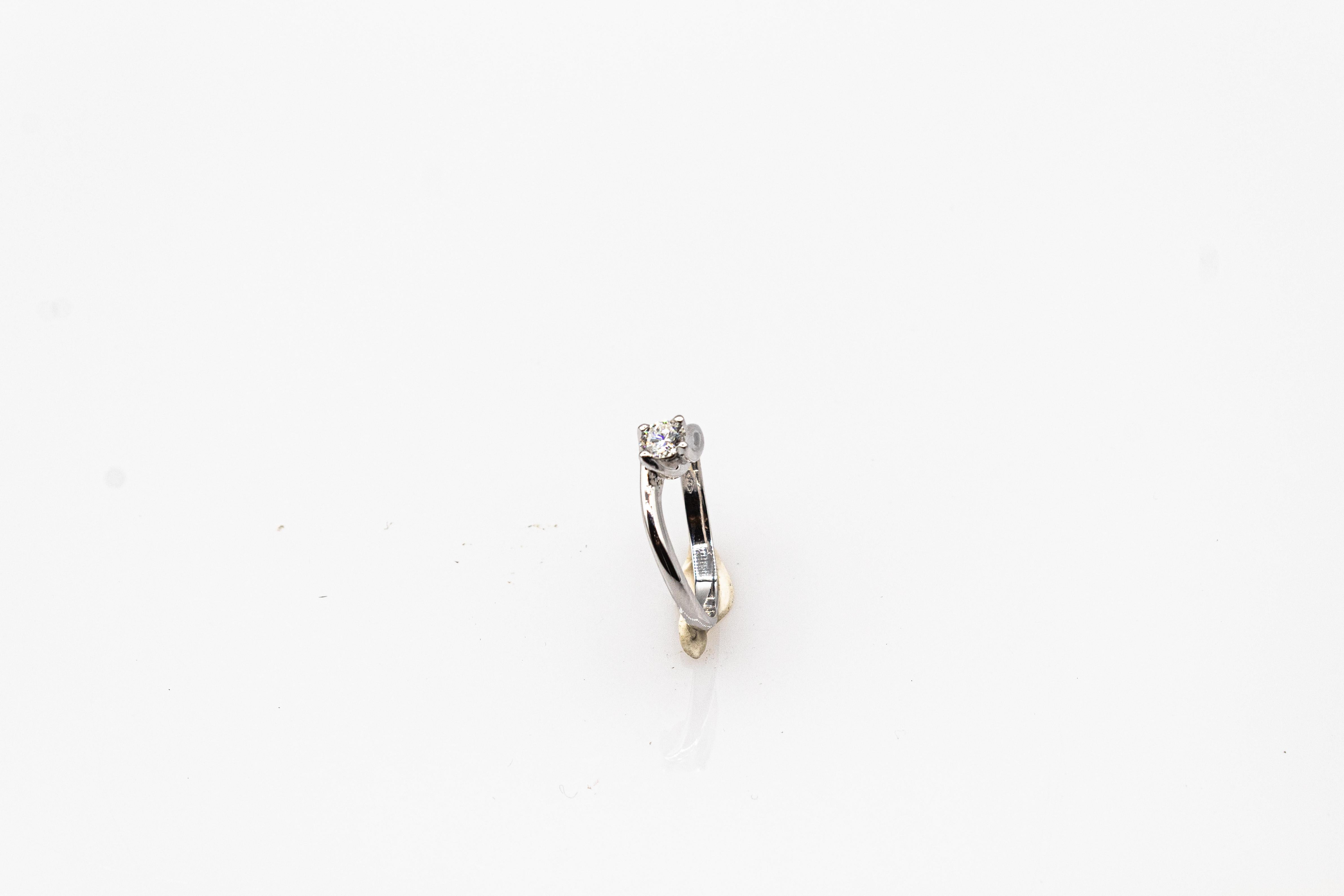 Solitär-Ring aus Weißgold mit Diamanten im Art-déco-Stil im Brillantschliff im Angebot 1