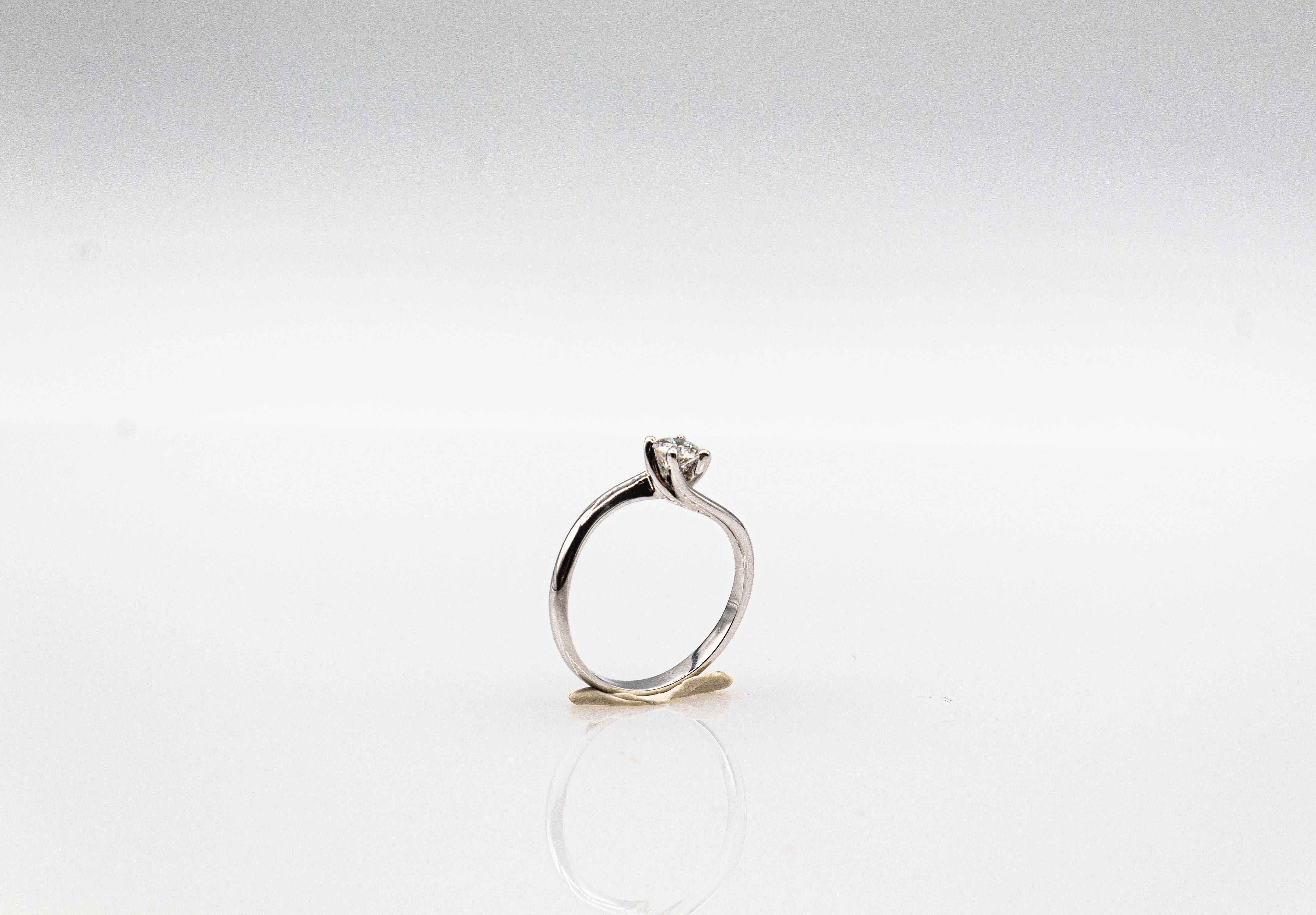 Solitär-Ring aus Weißgold mit Diamanten im Art-déco-Stil im Brillantschliff im Angebot 2