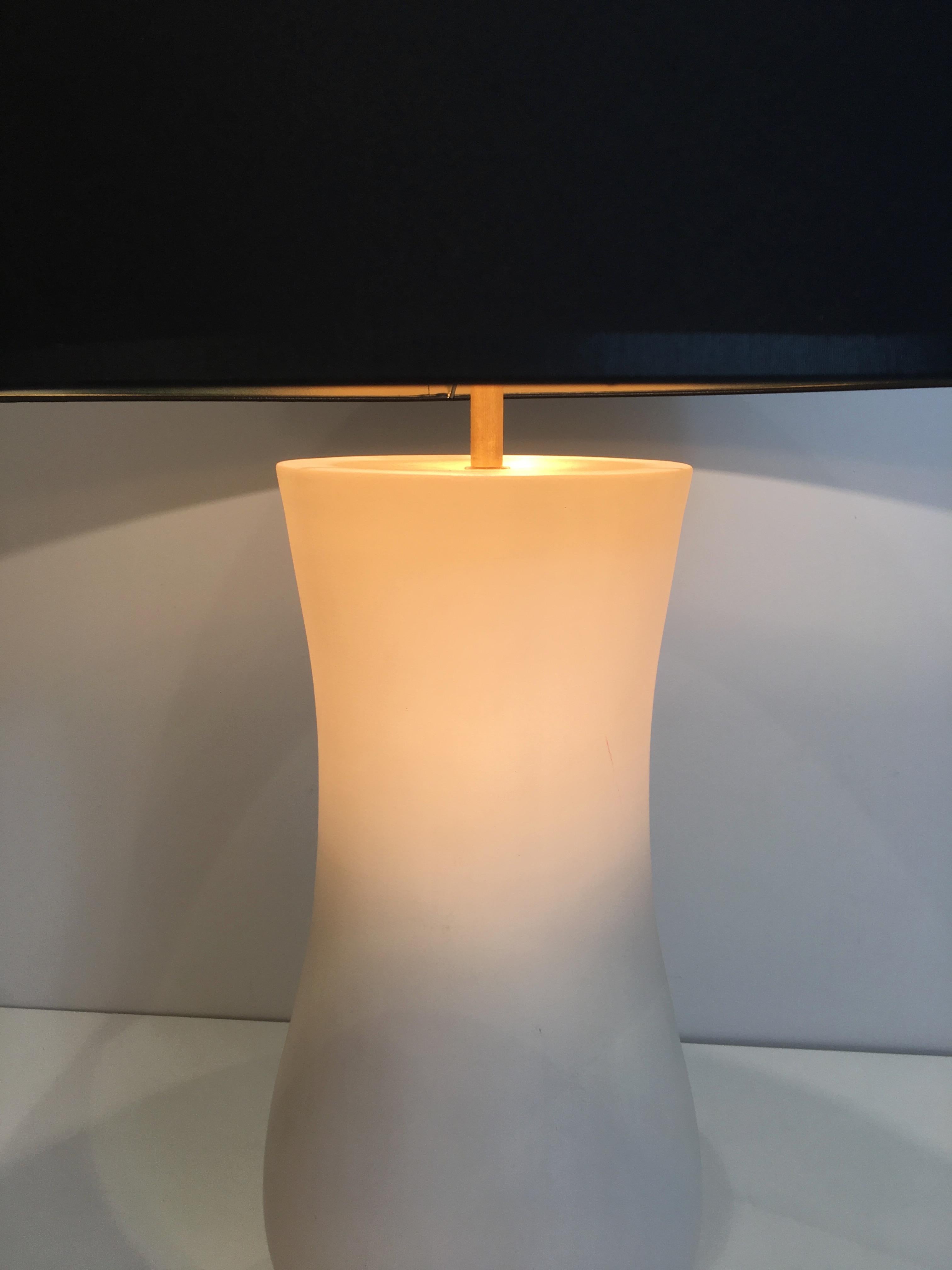 Art Deco Style White Ceramic Table Lamp 1
