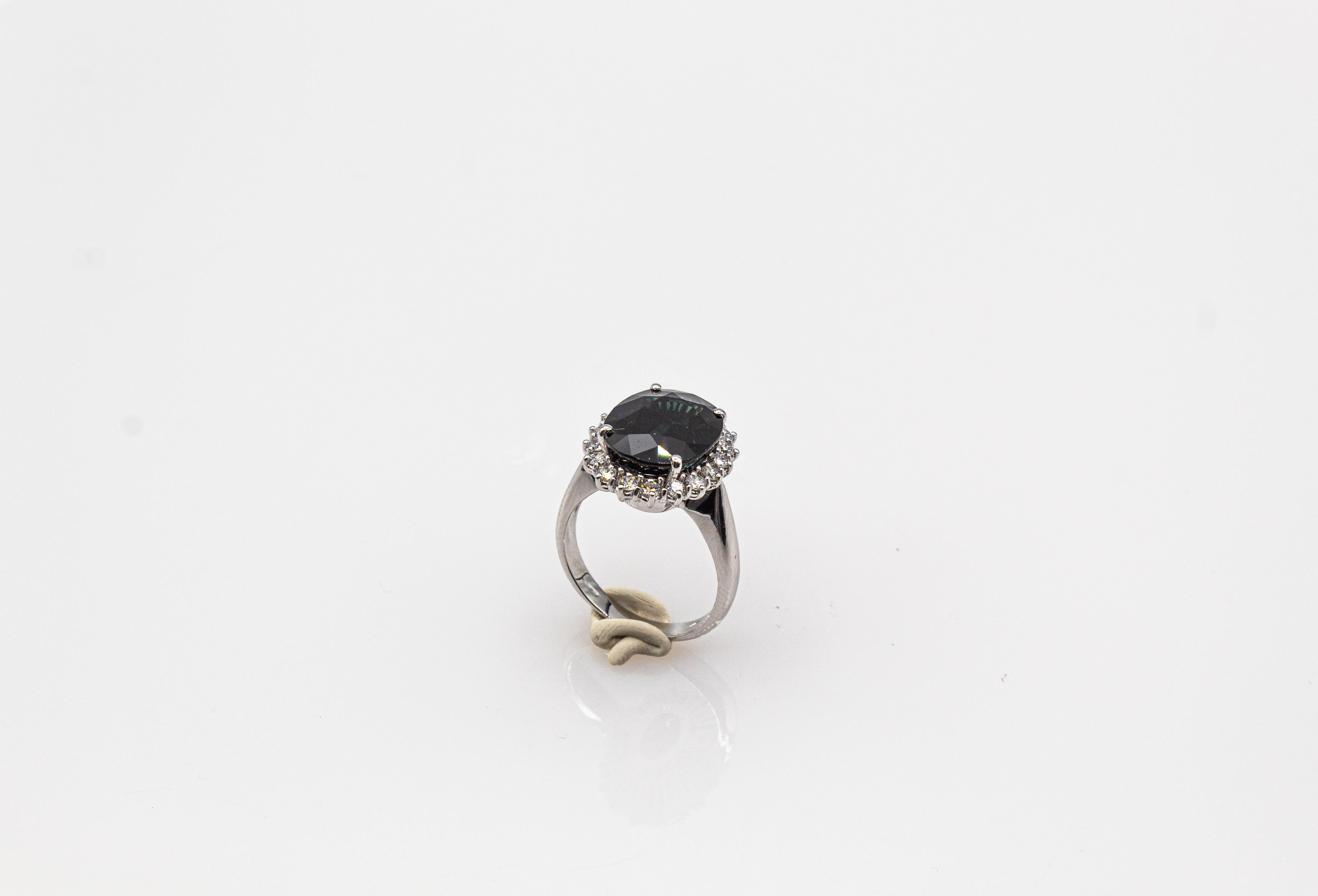 Anillo de cóctel de oro blanco con diamante blanco de estilo art déco y zafiro azul de corte ovalado en venta 5