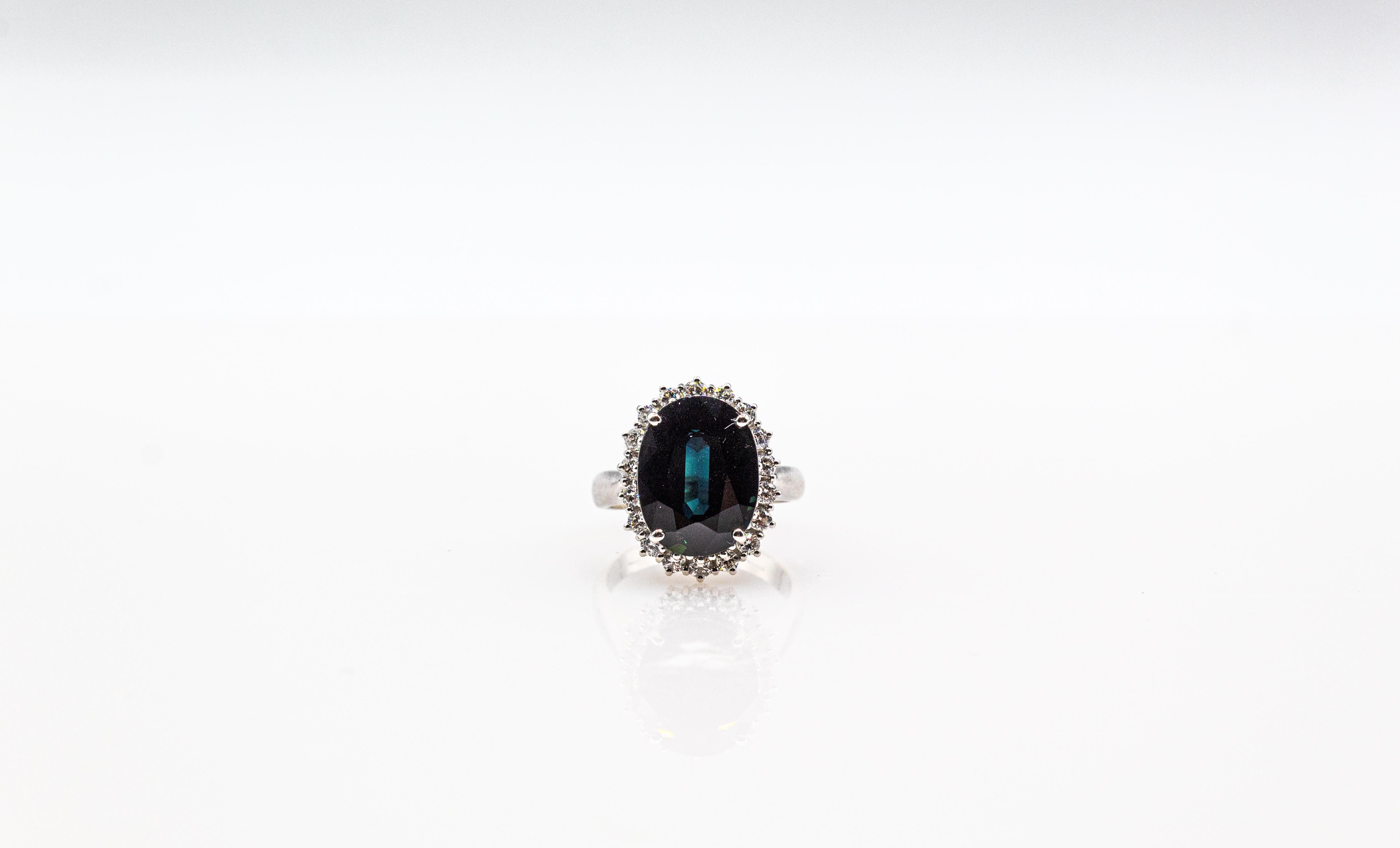 Anillo de cóctel de oro blanco con diamante blanco de estilo art déco y zafiro azul de corte ovalado en venta 8