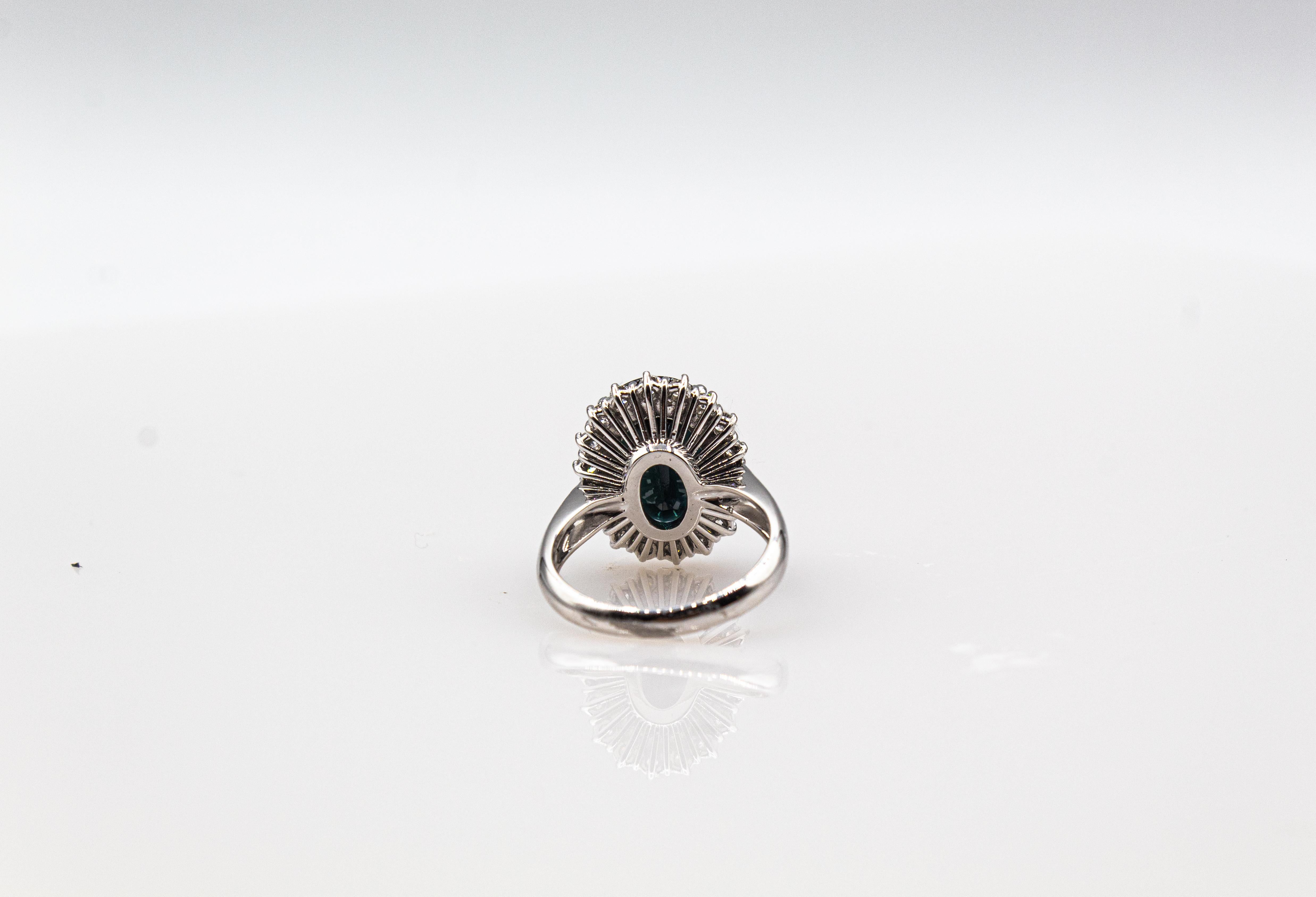 Anillo de cóctel de oro blanco con diamante blanco de estilo art déco y zafiro azul de corte ovalado en venta 10