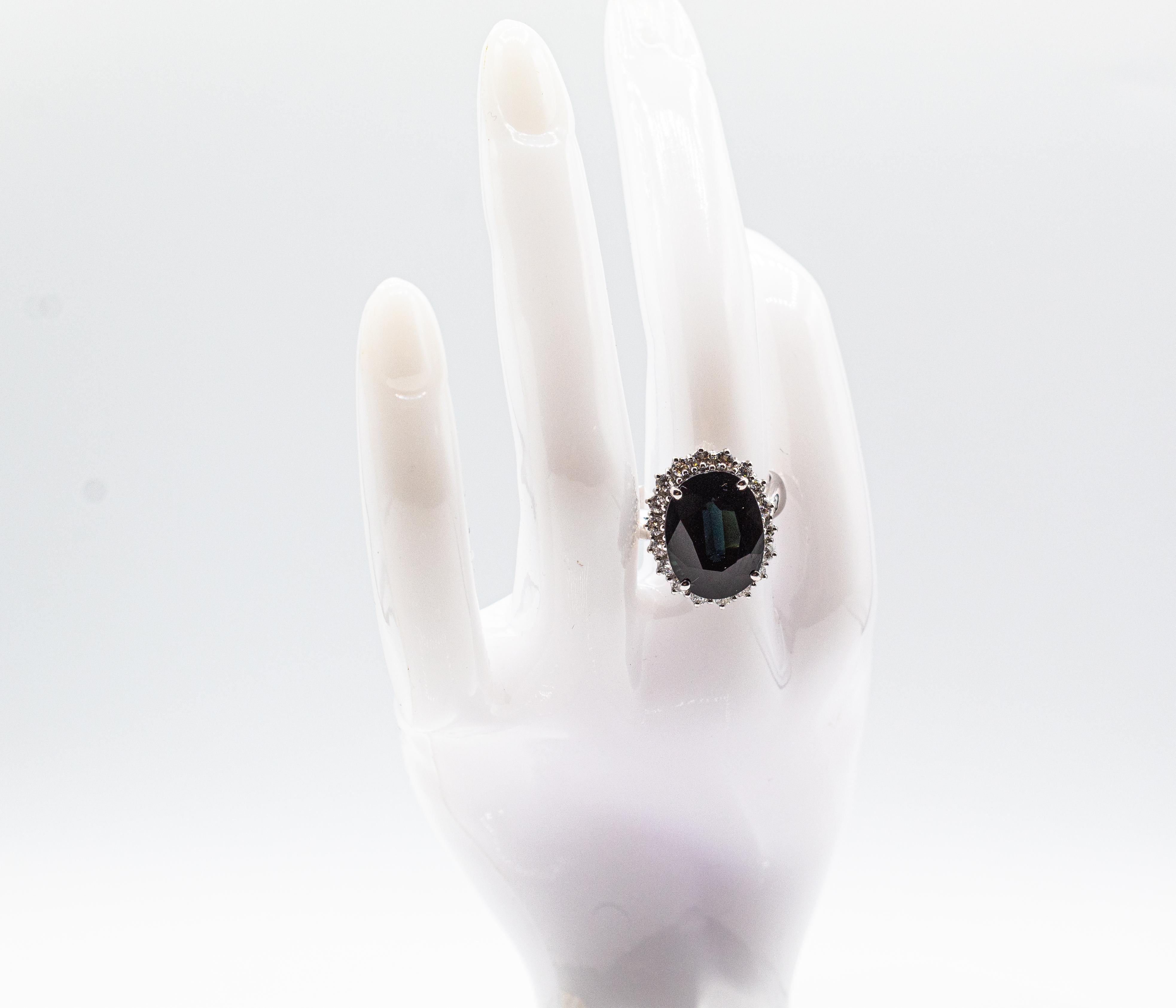 Anillo de cóctel de oro blanco con diamante blanco de estilo art déco y zafiro azul de corte ovalado en venta 12