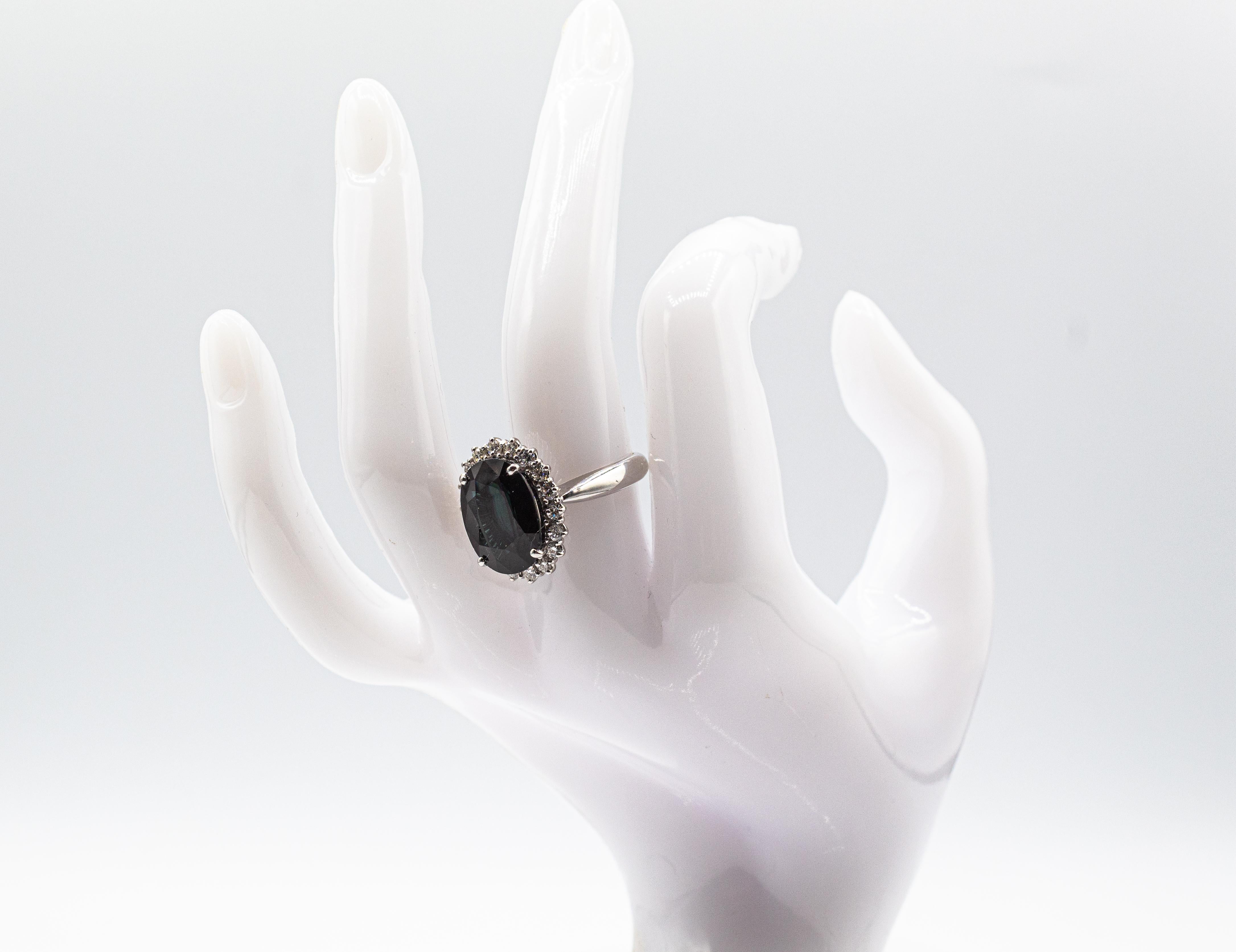 Anillo de cóctel de oro blanco con diamante blanco de estilo art déco y zafiro azul de corte ovalado en venta 13