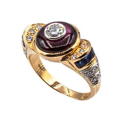 Gelbgold-Cocktailring im Art-déco-Stil mit weißem Diamant, blauem Saphir und Granat