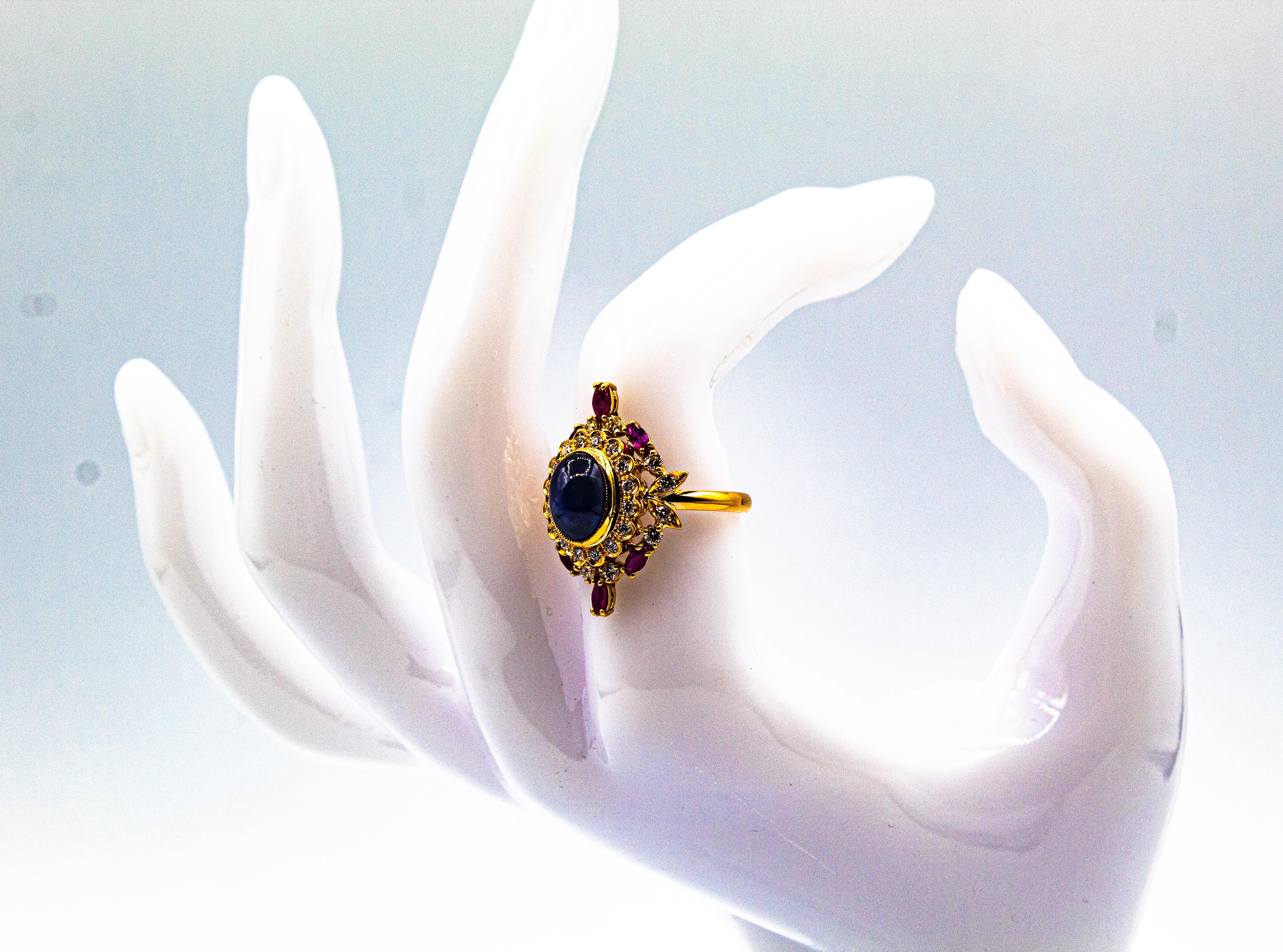 Bague de cocktail en or jaune, diamant blanc, saphir bleu et rubis, de style Art déco en vente 7