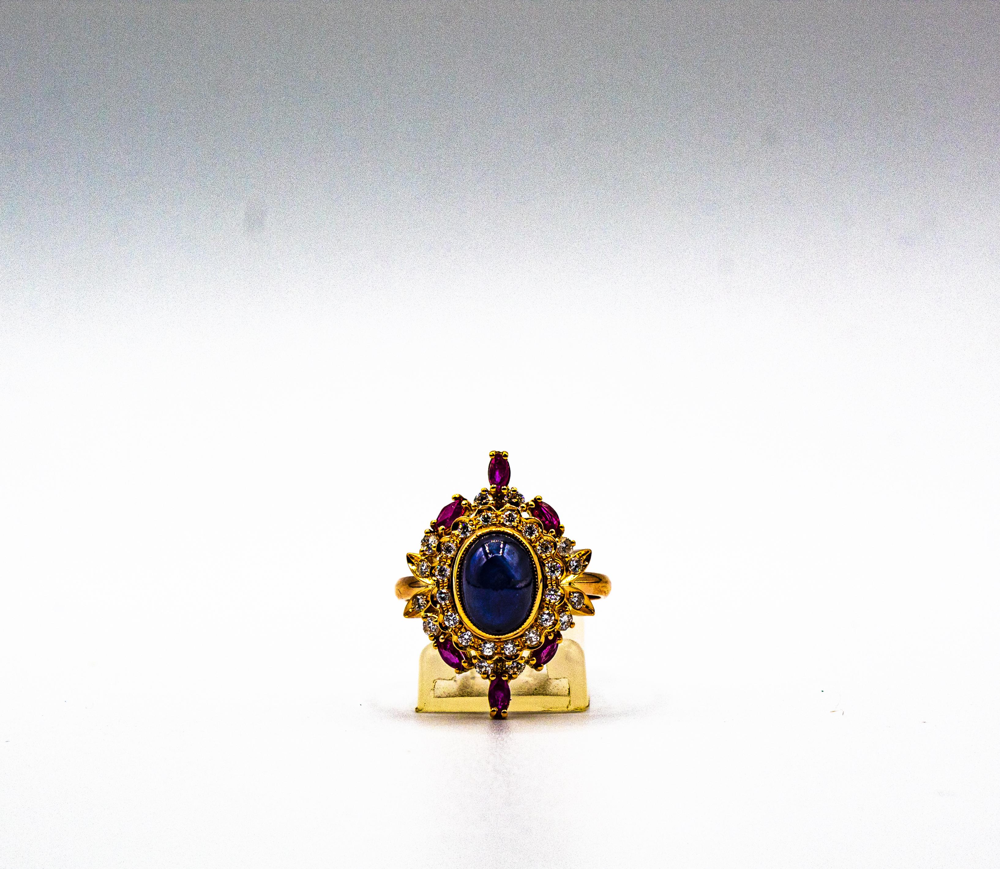 Bague de cocktail en or jaune, diamant blanc, saphir bleu et rubis, de style Art déco en vente 1