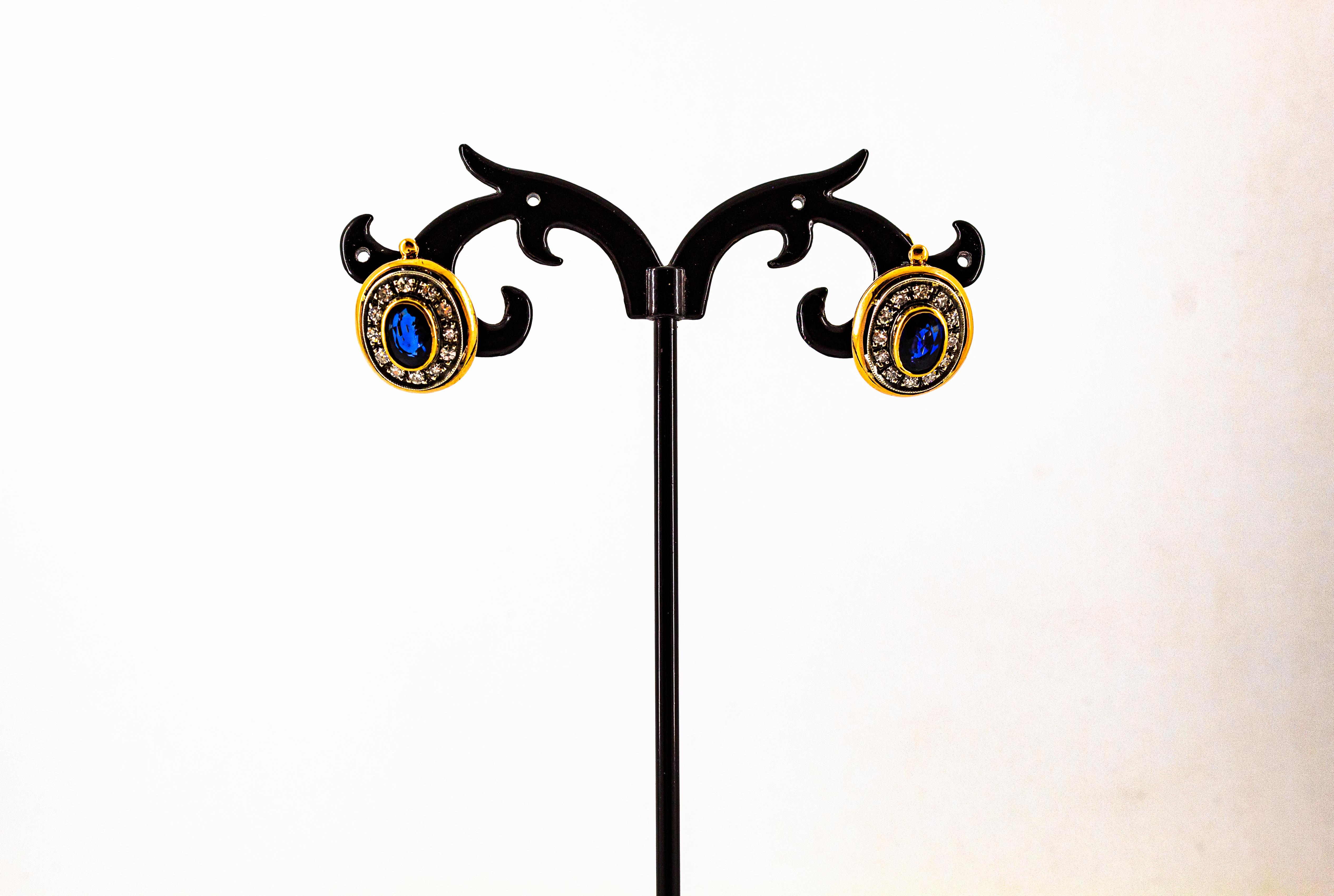 Ohrringe im Art-Déco-Stil mit Klappbrisur, weißer Diamant, blauer Saphir und Gelbgold (Brillantschliff) im Angebot