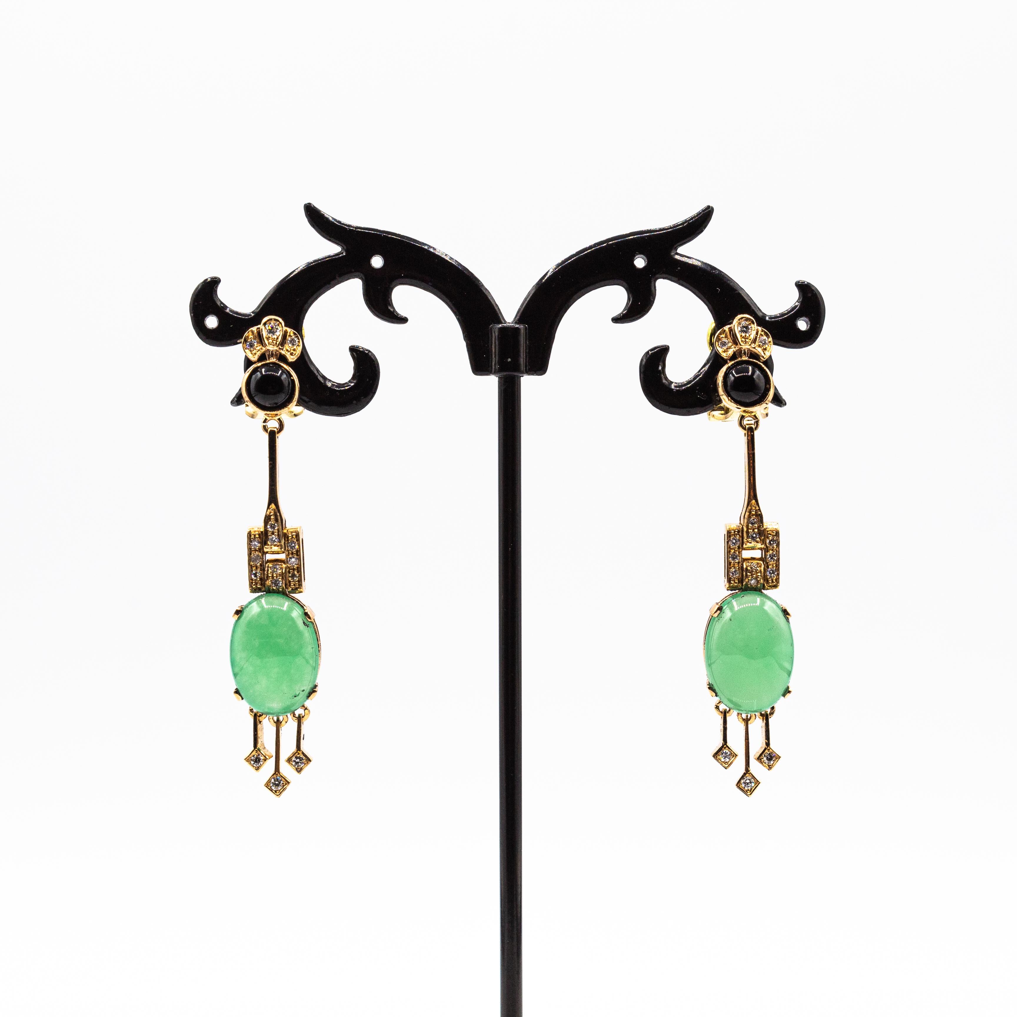 Taglio brillante Orecchini a clip in oro giallo con diamante bianco, crisoprasio e onice in stile Art Deco in vendita