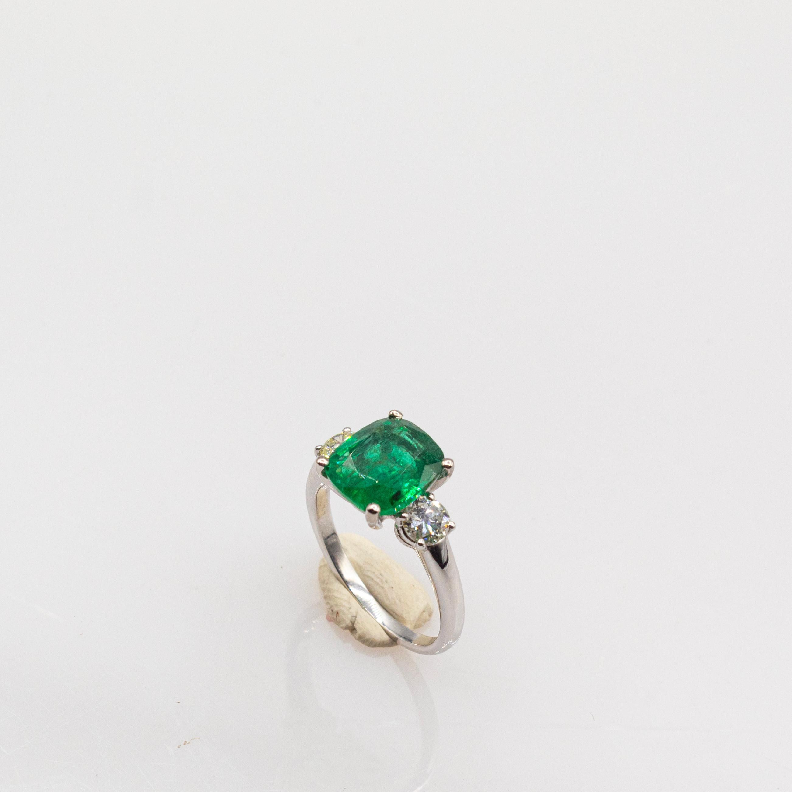 Brilliant Cut Art Deco Style White Diamond Cushion Cut Emerald Platinum Cocktail Ring