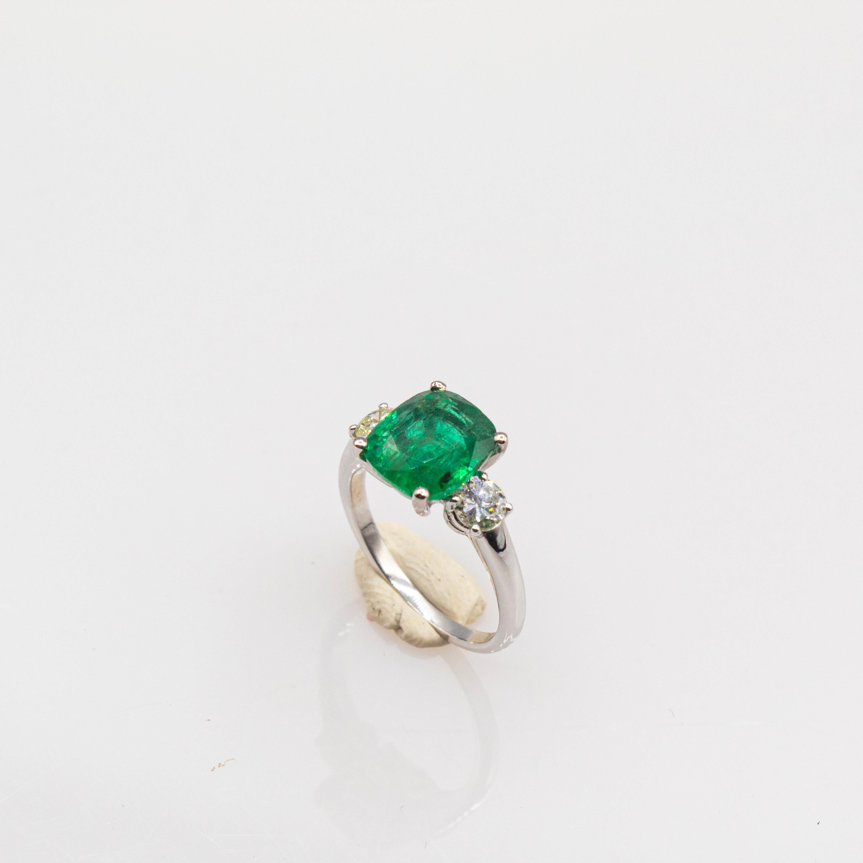Art Deco Style White Diamond Cushion Cut Emerald Platinum Cocktail Ring In New Condition In Naples, IT