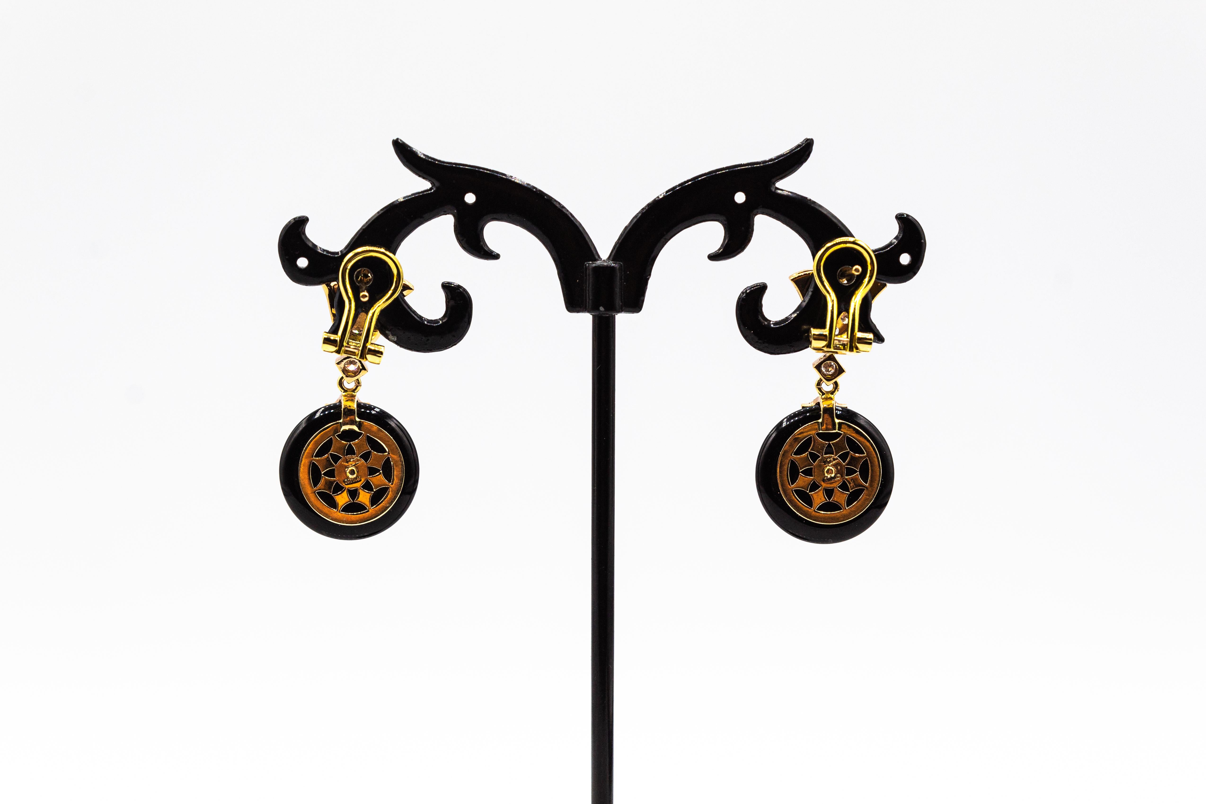 Art Deco Style White Diamond Emerald Handcut Onyx Yellow Gold Clip-On Earrings In condizioni Nuovo in vendita a Naples, IT