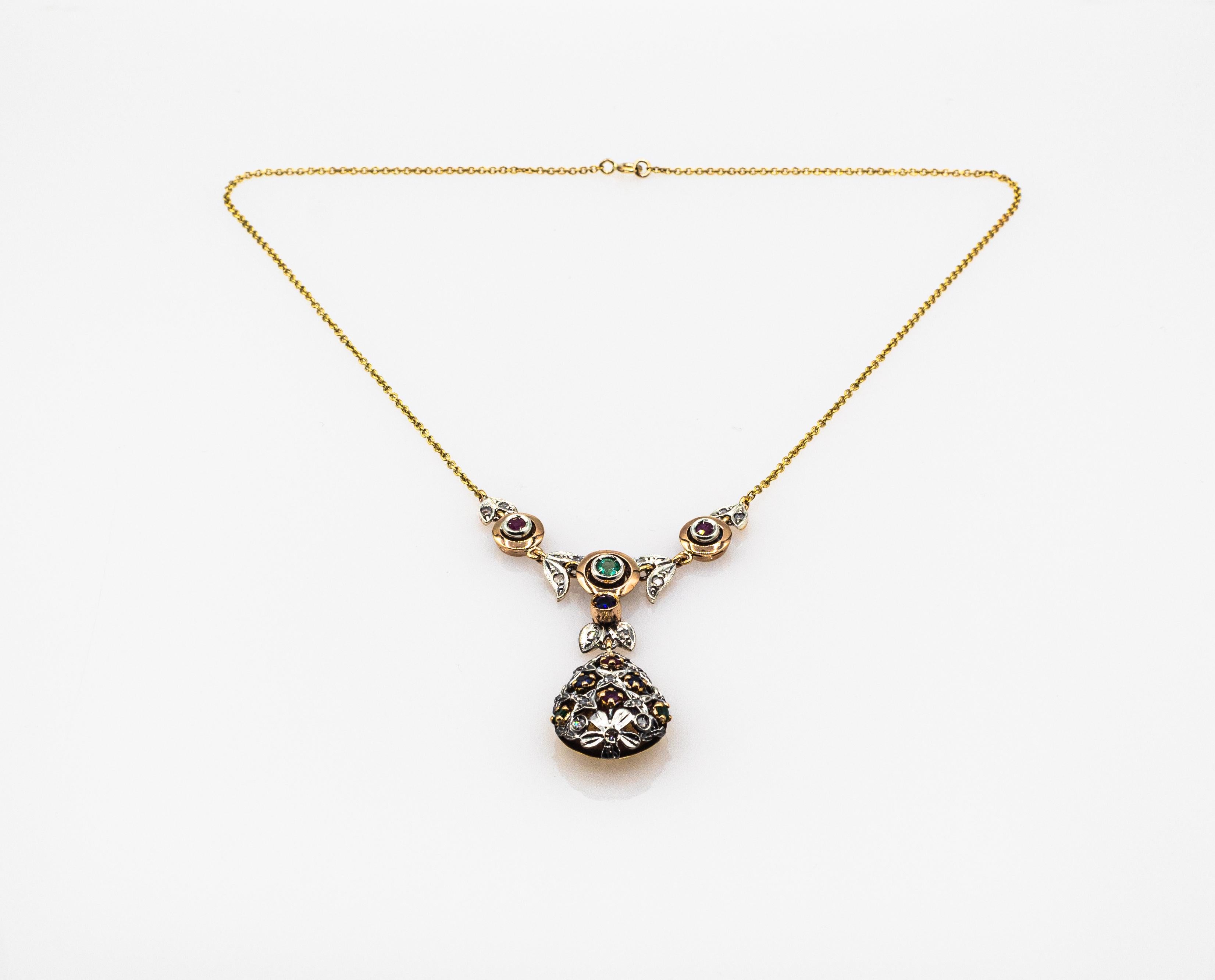 Art nouveau Collier en or jaune de style Art déco avec diamants blancs, émeraudes, rubis et saphirs bleus en vente