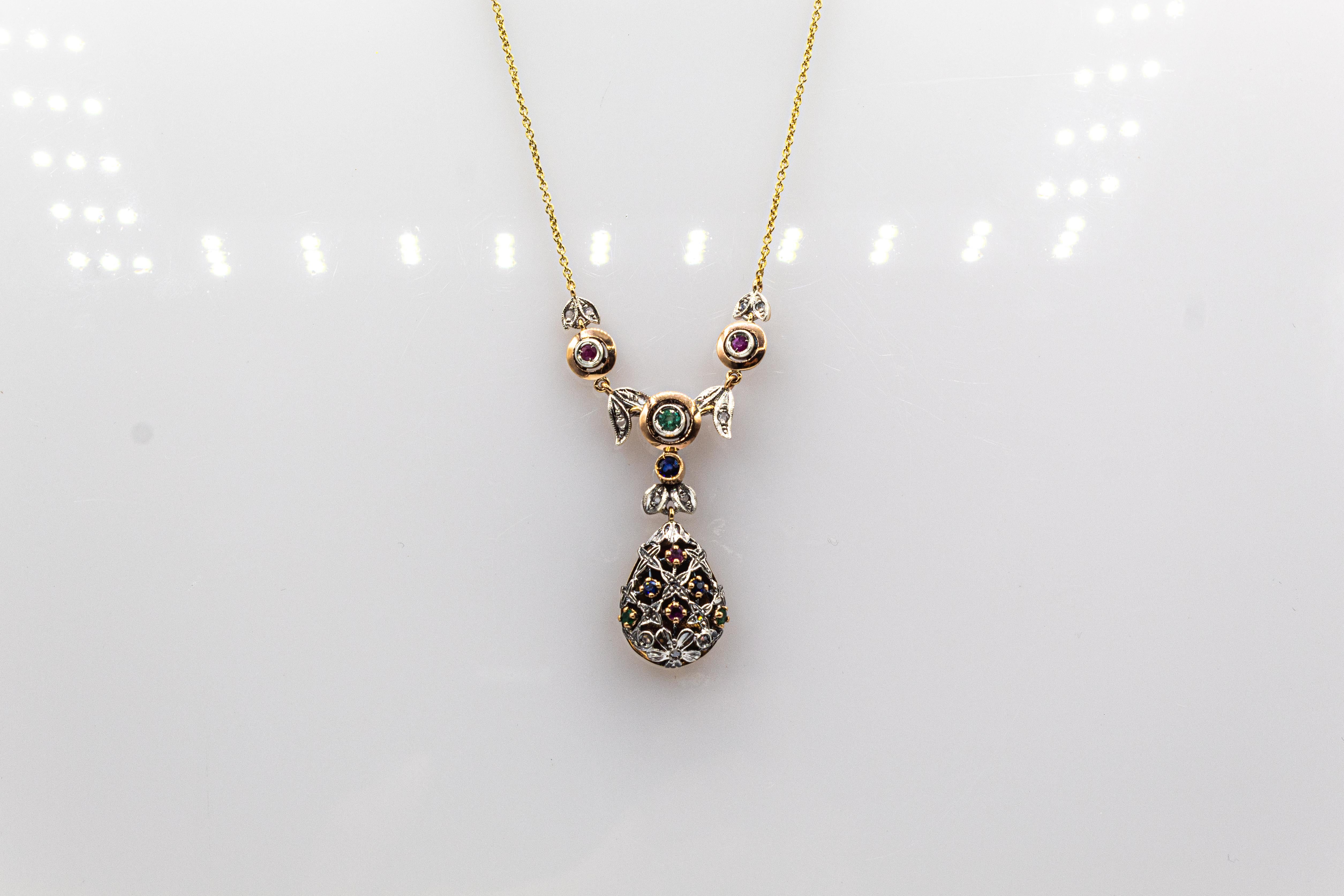 Gelbgold-Halskette im Art-déco-Stil mit weißen Diamanten, Smaragden, Rubinen und blauen Saphiren (Rundschliff) im Angebot