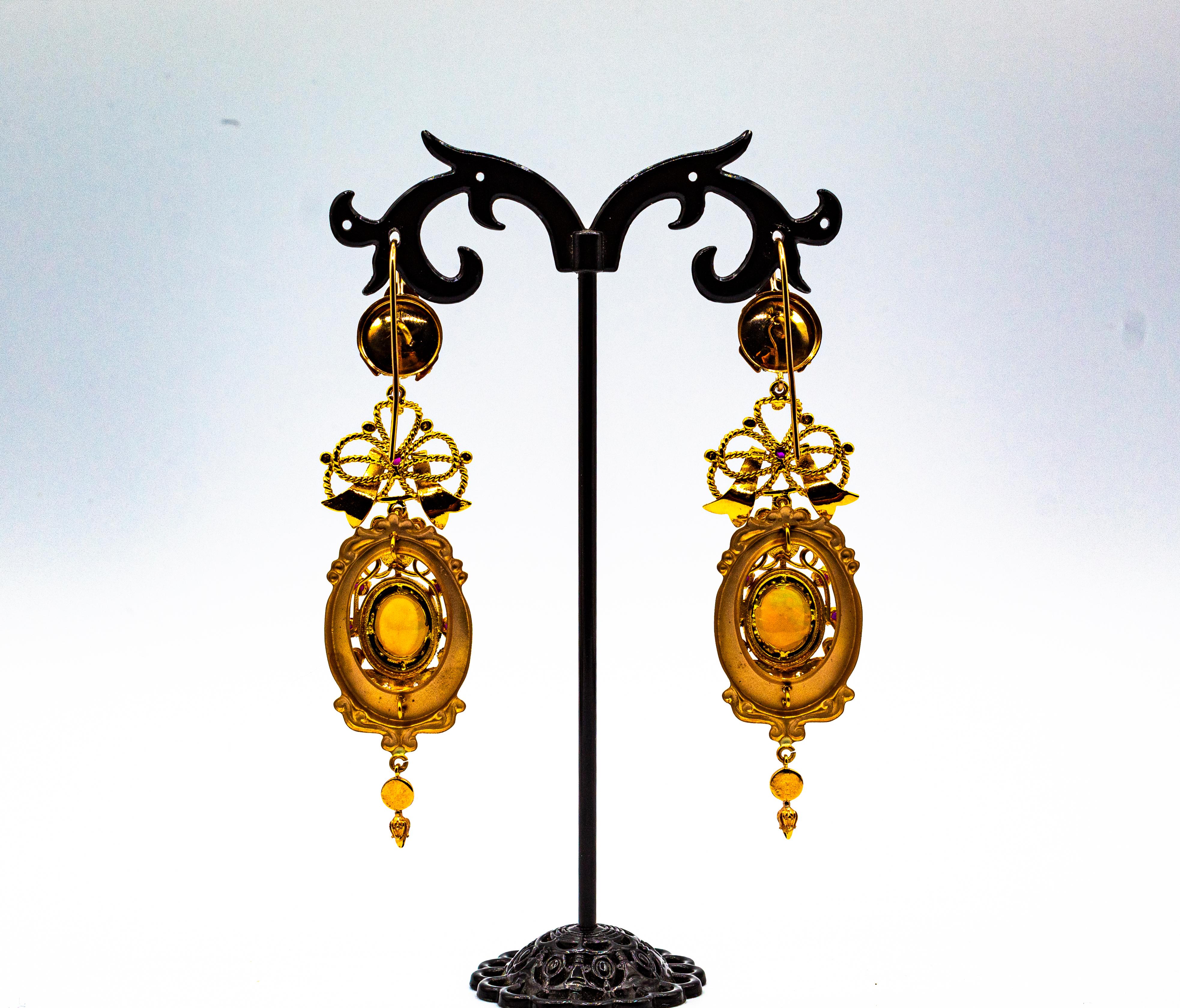 Orecchini in oro giallo in stile Art Deco con diamante bianco, smeraldo, rubino, opale e turchese 4