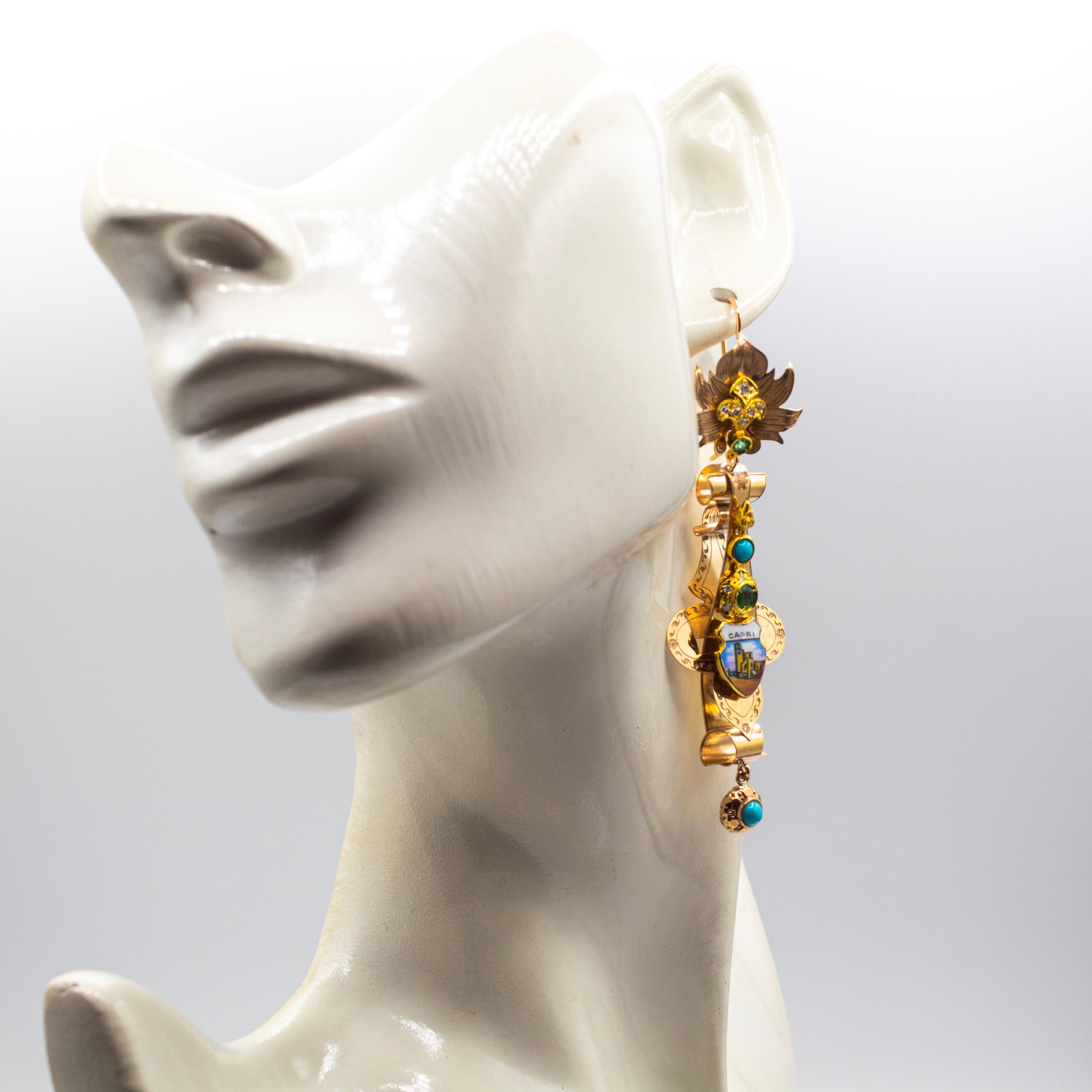 Boucles d'oreilles en goutte de style Art déco en or jaune avec diamants blancs, émeraudes et émail Unisexe en vente