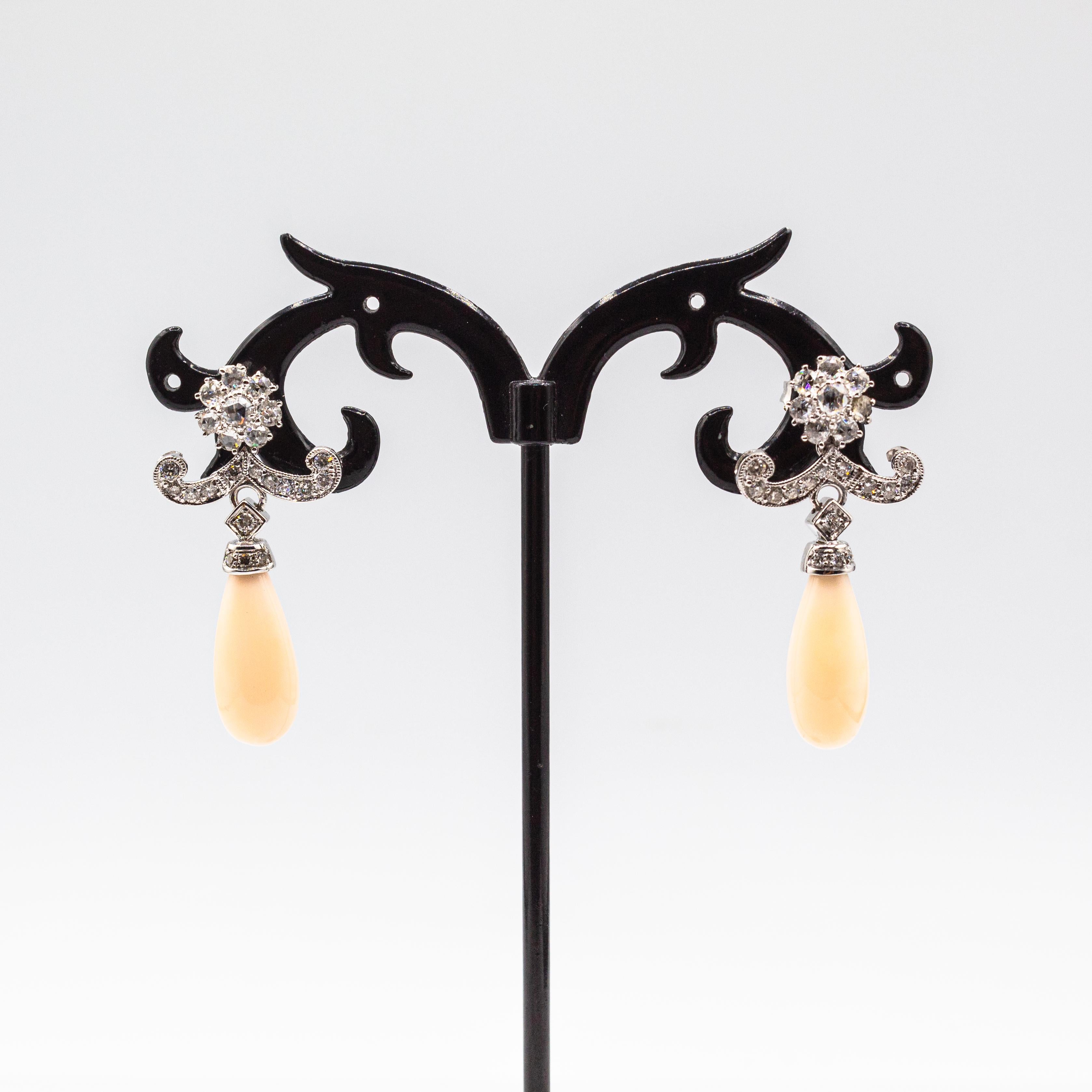 Für alle Probleme im Zusammenhang mit einigen Materialien in den Artikeln, die nicht zulassen, Versand, kontaktieren Sie bitte den Verkäufer mit einer privaten Nachricht, um das Problem zu lösen.
Wir können jedes Stück aus unserem 1stdibs-Katalog