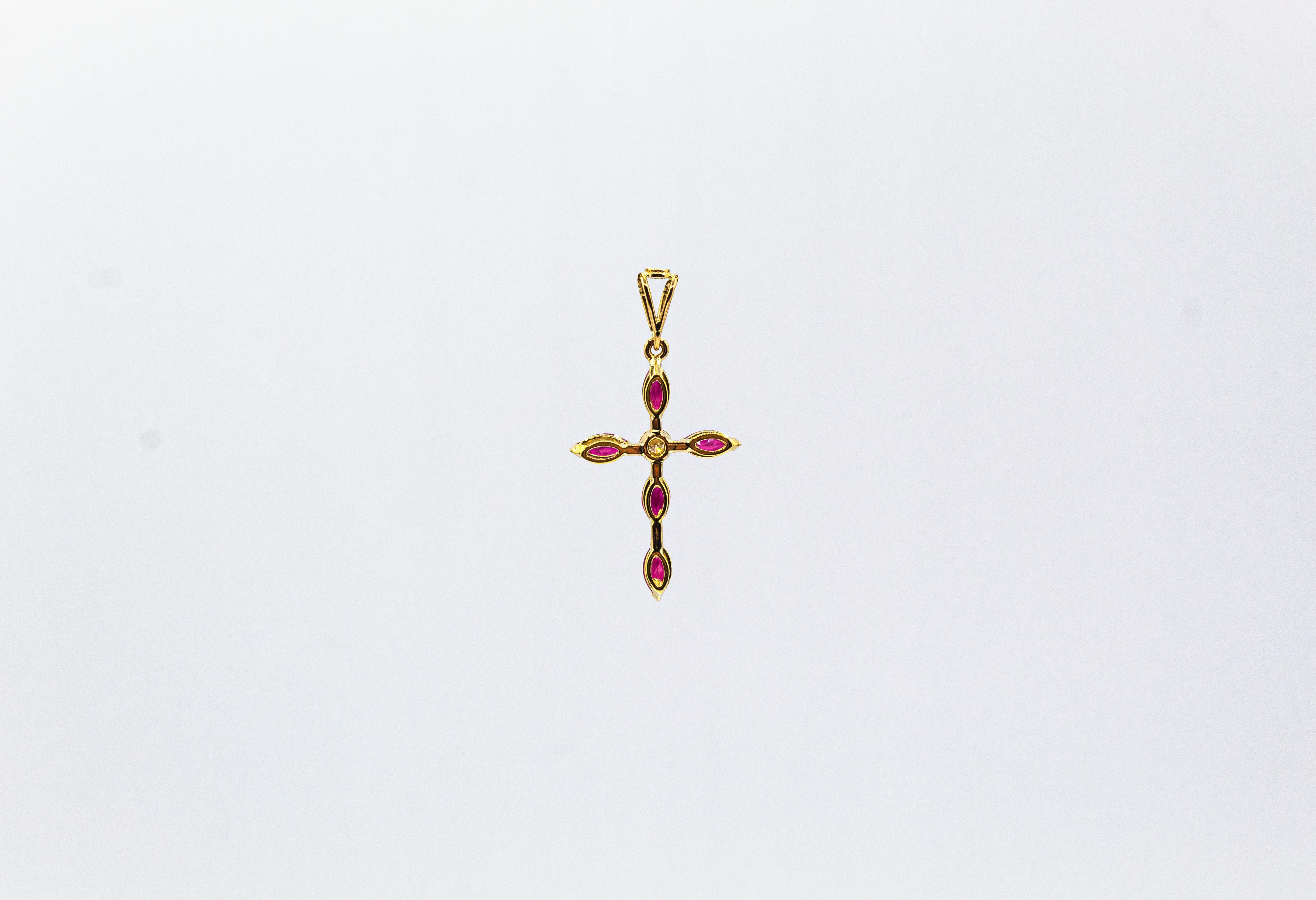 Taille Marquise Pendentif « Rose » de style Art Déco en or jaune avec diamants blancs et rubis taille marquise en vente