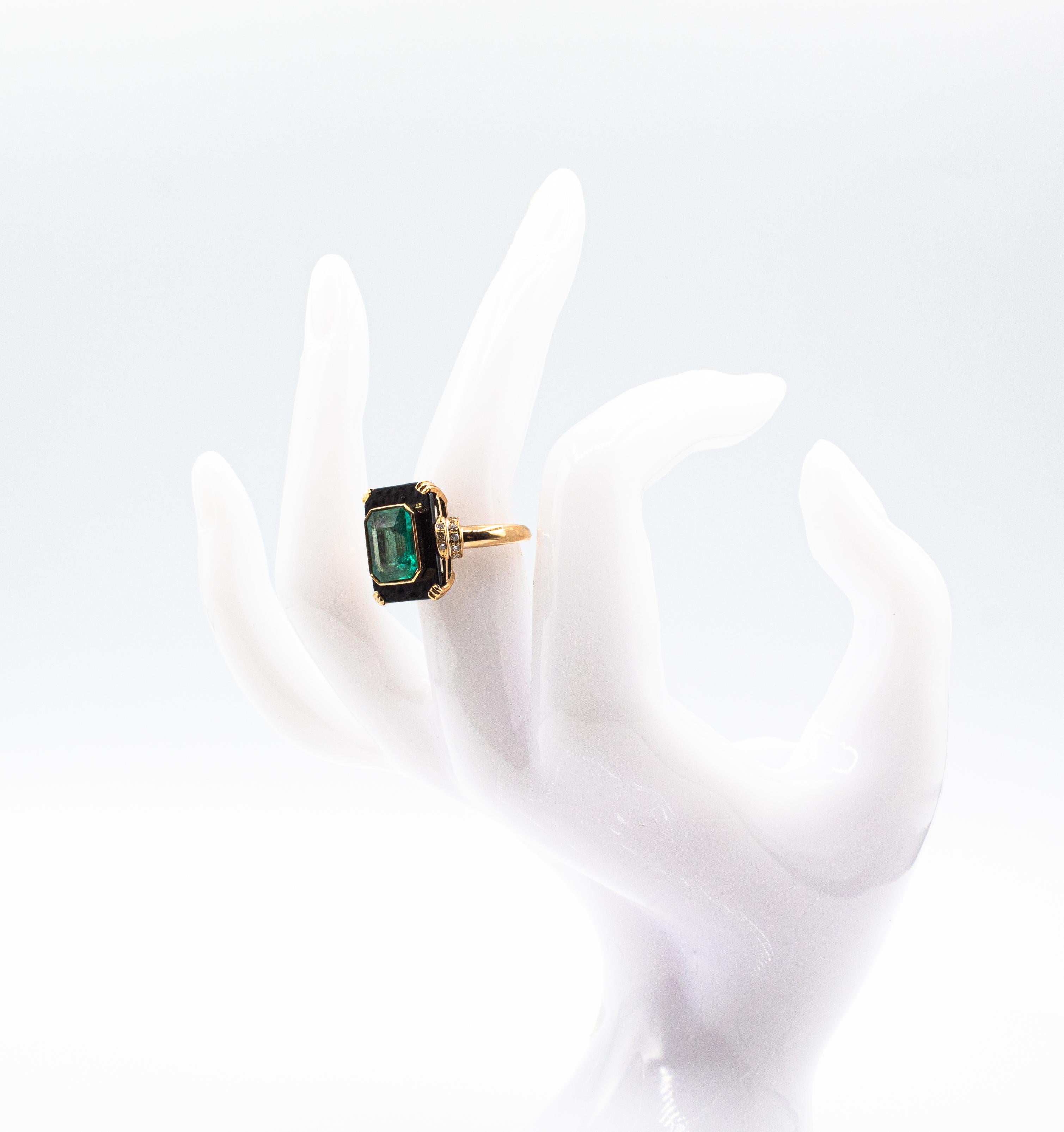 Anello da cocktail in oro giallo con diamante bianco taglio ottagono e smeraldo in stile Art Deco in vendita 9