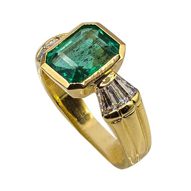 Art Deco Style White Diamond Octagon Cut Emerald Yellow Gold Cocktail Ring For Sale