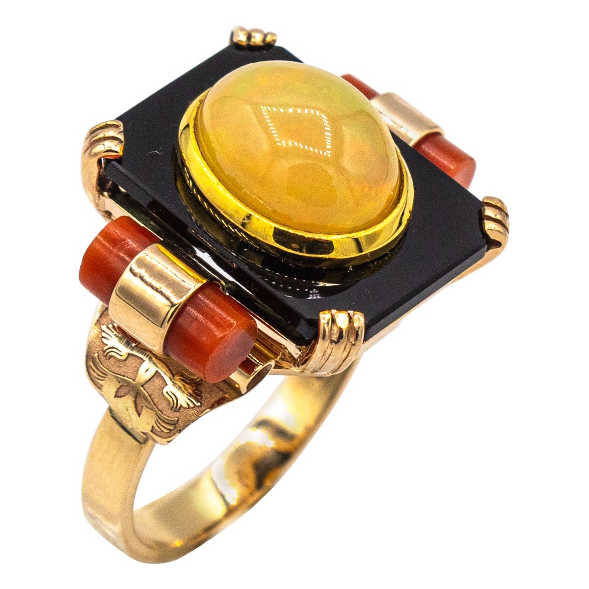 Bague de cocktail de style Art déco en diamant blanc, opale, onyx et corail rouge, en or jaune