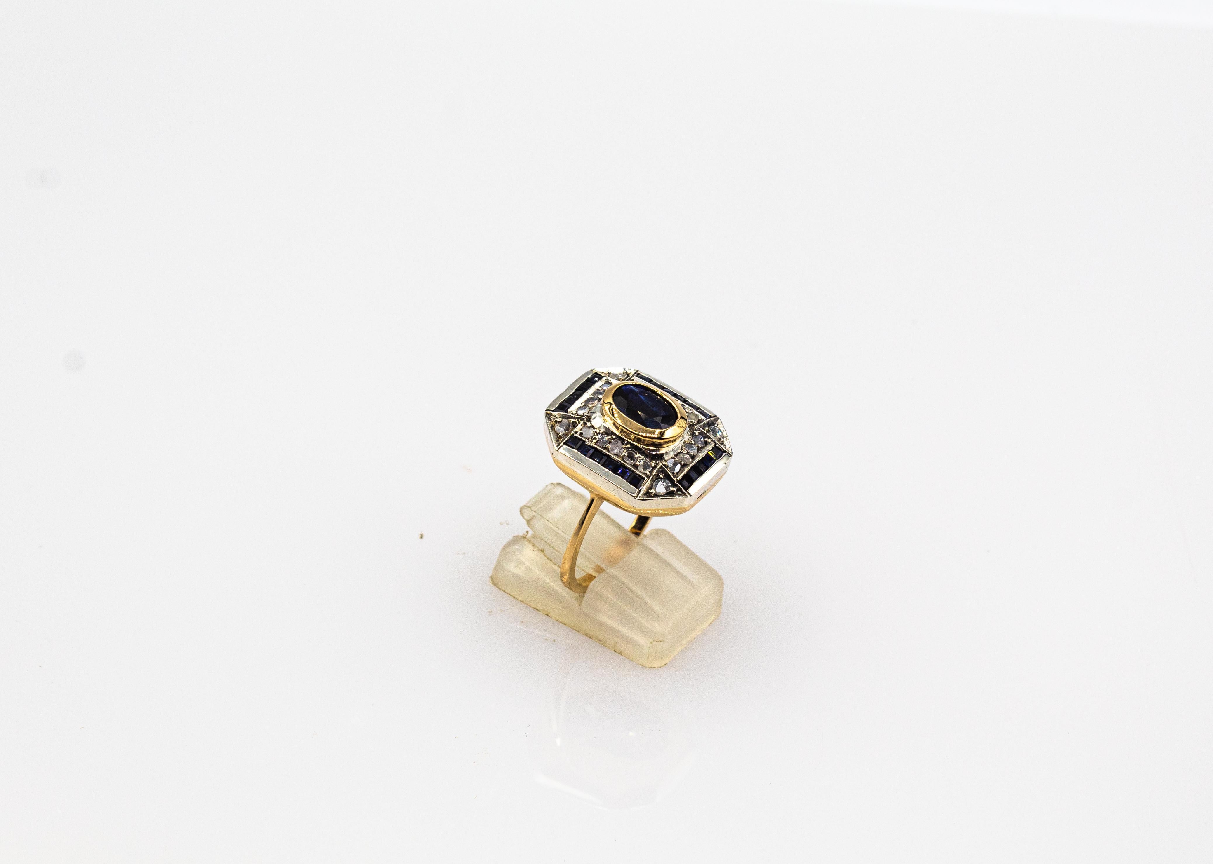 Bague cocktail de style Art déco en or jaune avec diamants blancs et saphirs bleus taille ovale Unisexe en vente