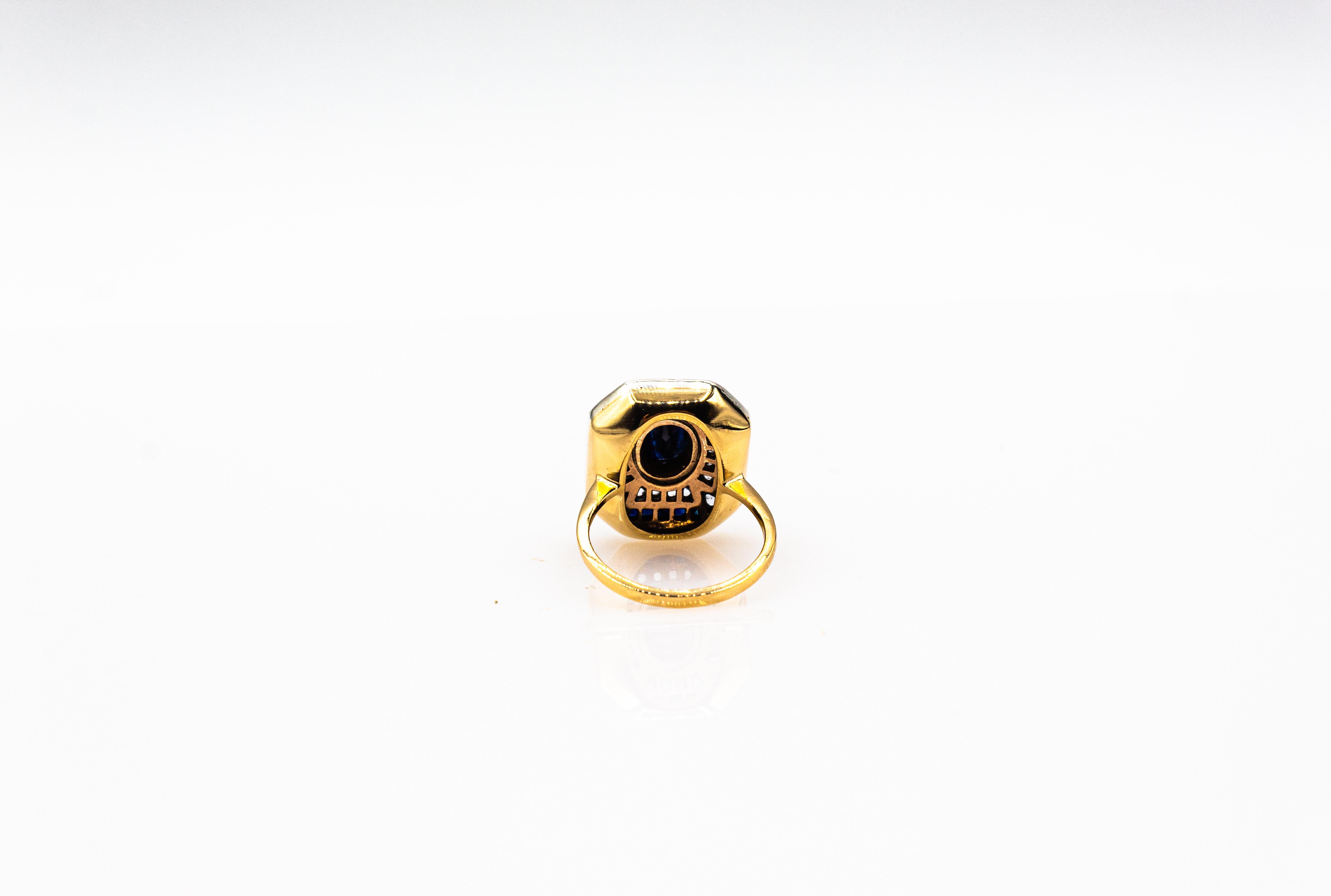 Bague cocktail de style Art déco en or jaune avec diamants blancs et saphirs bleus taille ovale en vente 4