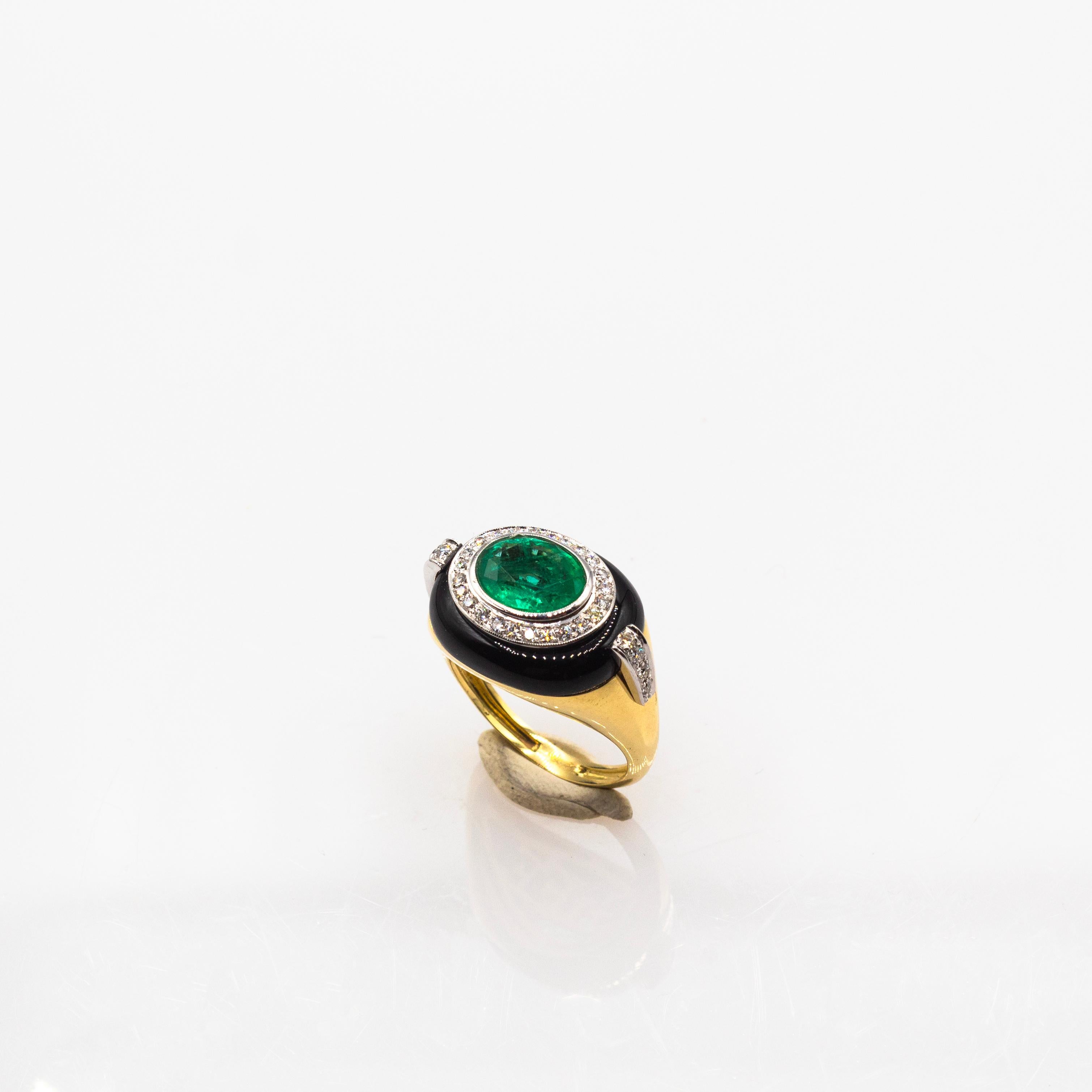 Brilliant Cut Art Deco Style White Diamond Oval Cut Emerald Onyx Yellow Gold Cocktail Ring For Sale