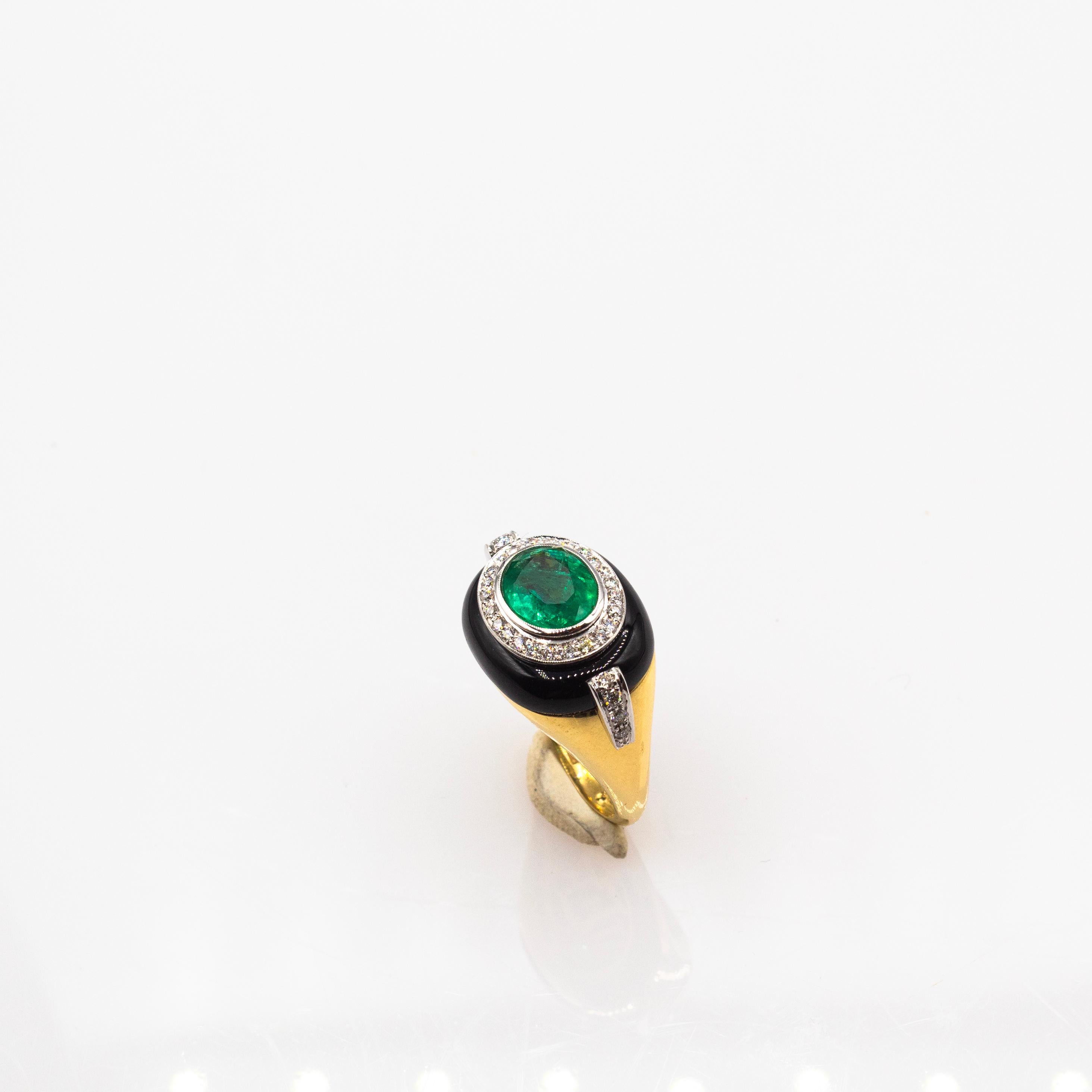 Art Deco Style White Diamond Oval Cut Emerald Onyx Yellow Gold Cocktail Ring In New Condition For Sale In Naples, IT