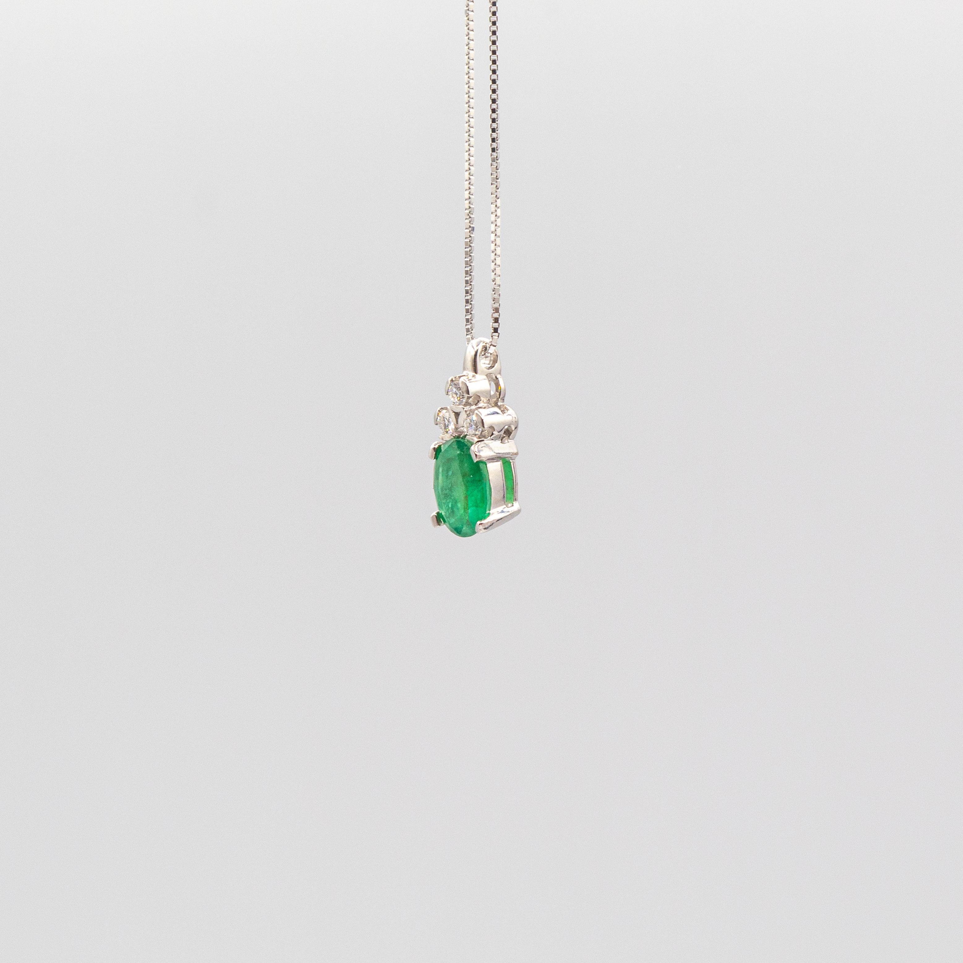 da uomo o donna Collana con ciondolo in oro bianco con diamante bianco taglio ovale e smeraldo in stile Art Deco in vendita
