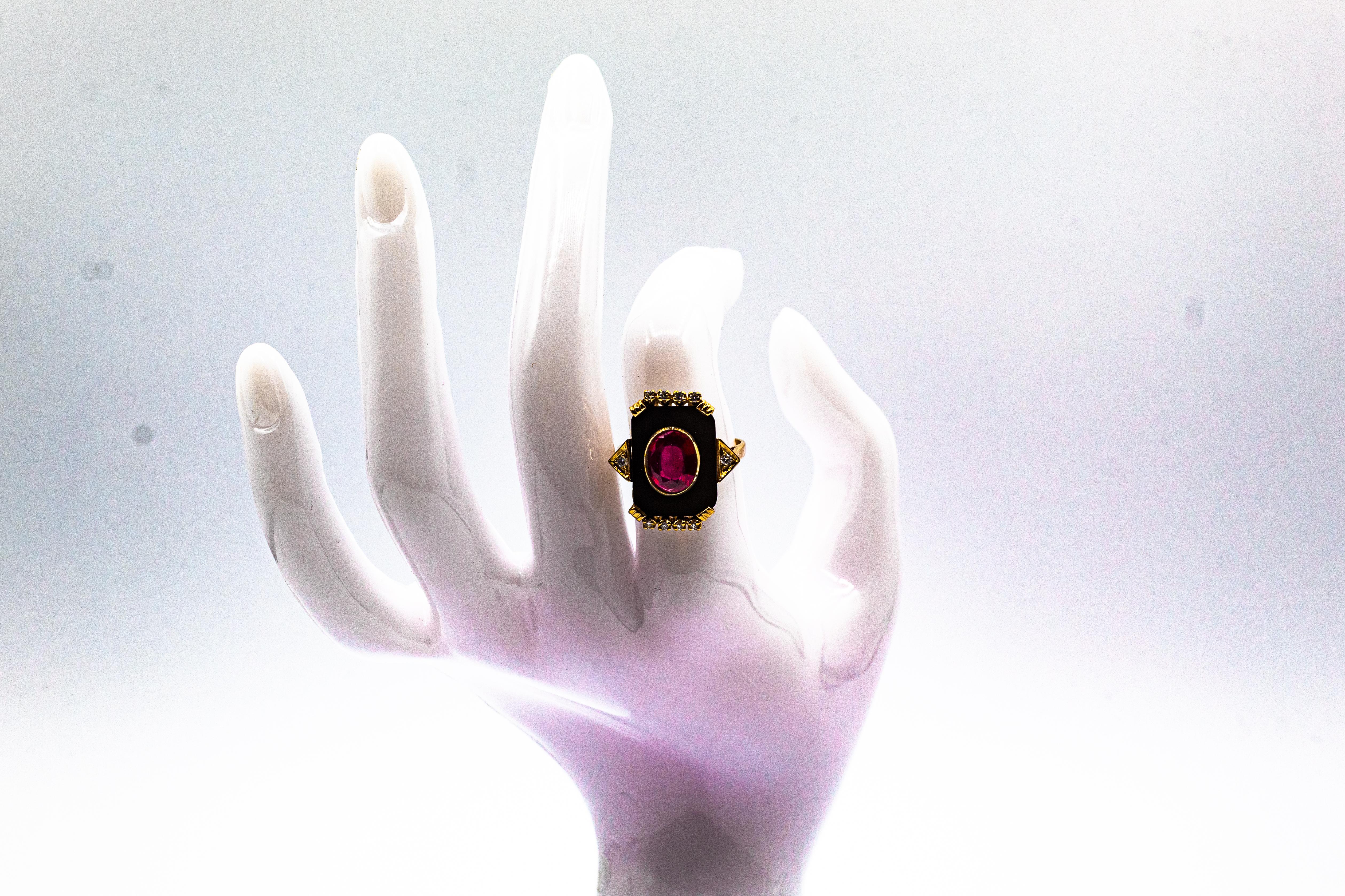 Anello da cocktail in oro giallo con diamante bianco e taglio ovale di rubino e onice in stile Art Deco in vendita 7
