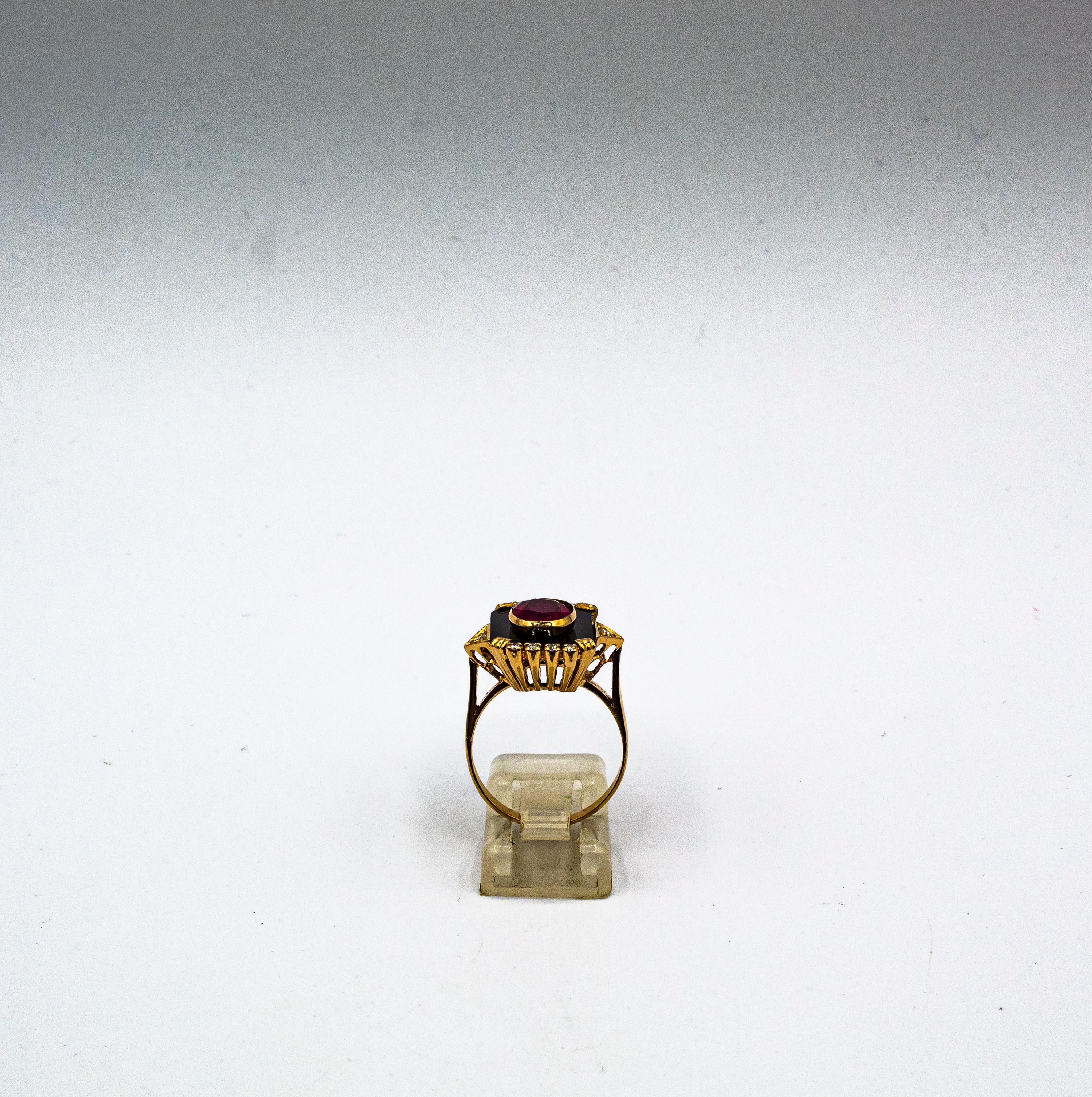Anello da cocktail in oro giallo con diamante bianco e taglio ovale di rubino e onice in stile Art Deco In condizioni Nuovo in vendita a Naples, IT