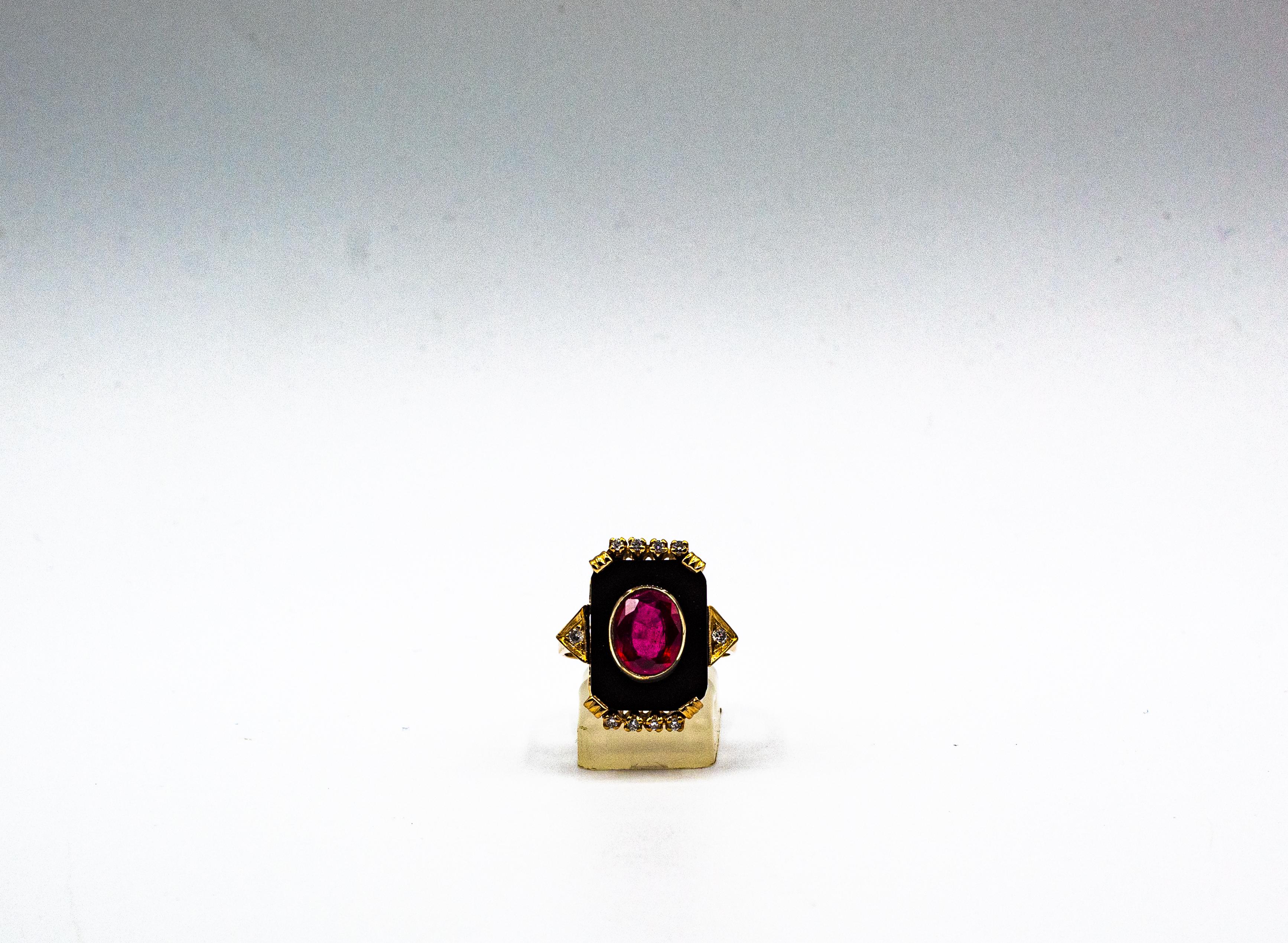 Anello da cocktail in oro giallo con diamante bianco e taglio ovale di rubino e onice in stile Art Deco in vendita 1