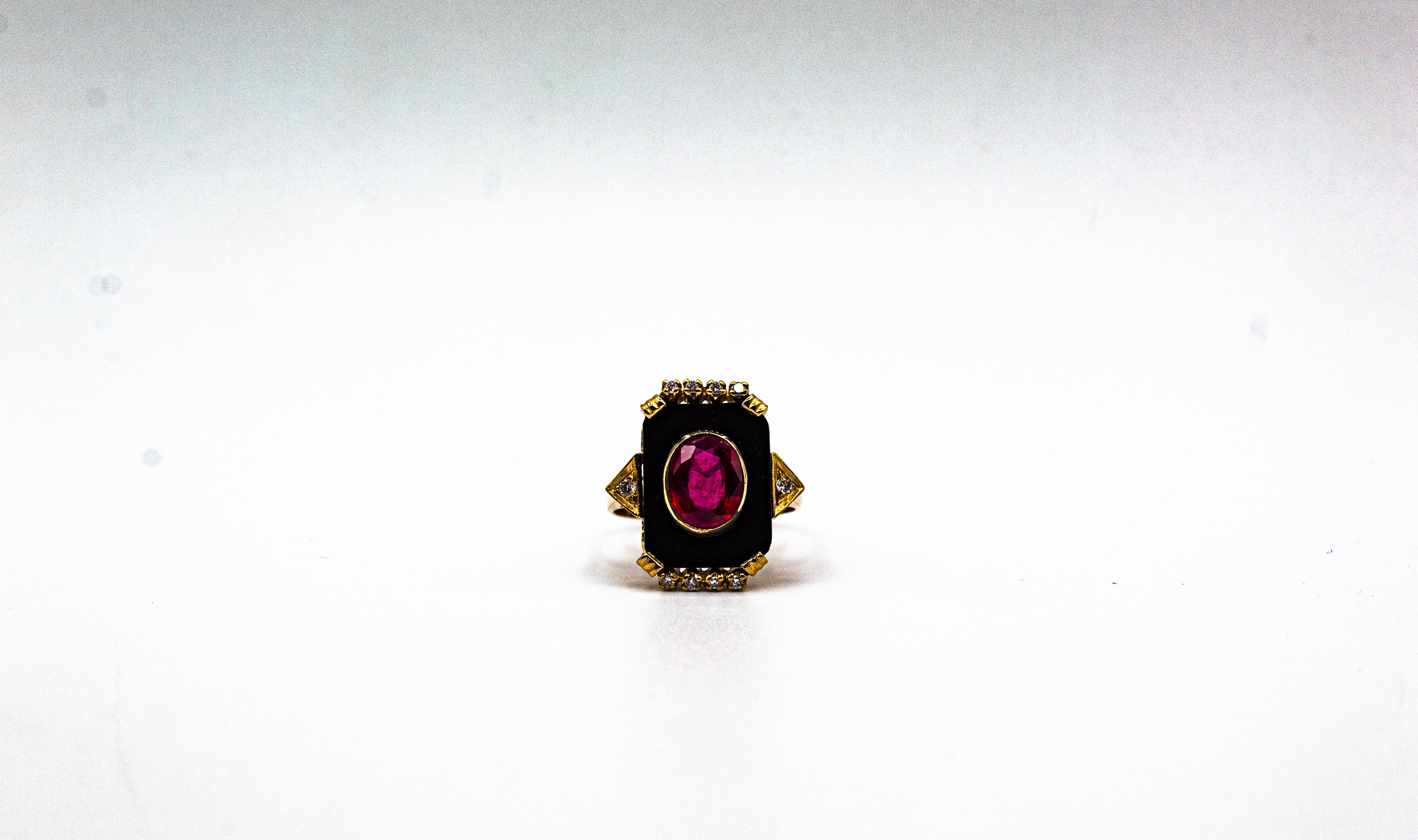 Anello da cocktail in oro giallo con diamante bianco e taglio ovale di rubino e onice in stile Art Deco in vendita 3