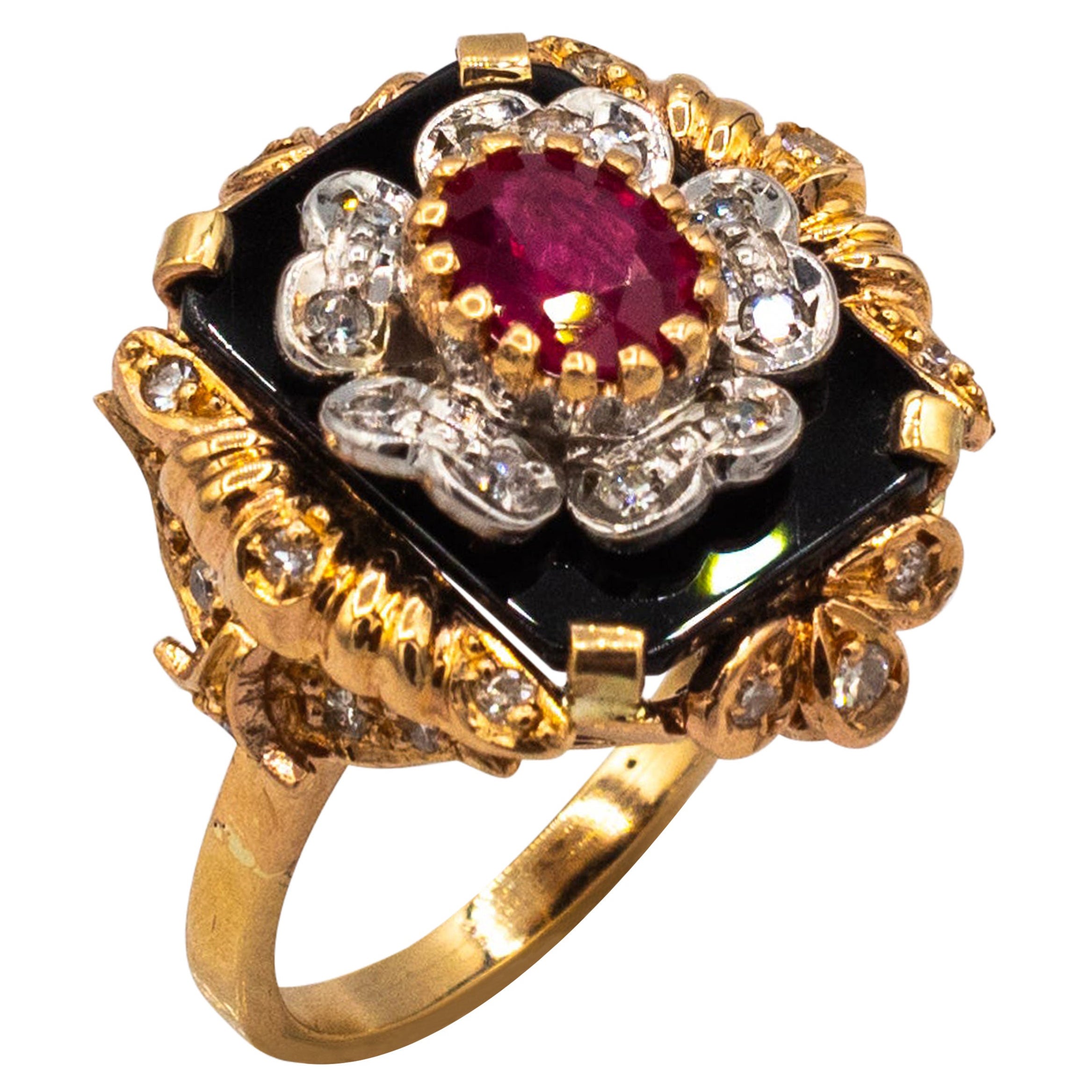 Anello da cocktail in oro giallo con diamante bianco e taglio ovale di rubino e onice in stile Art Deco