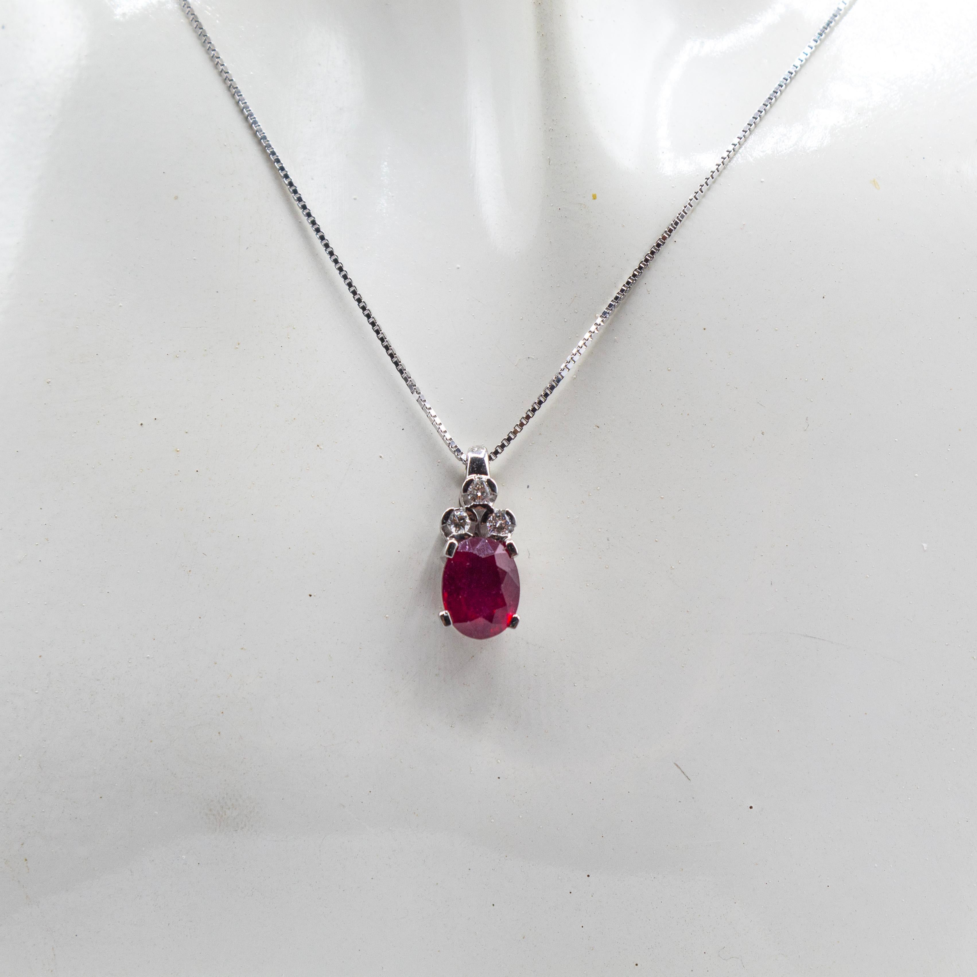 Art Deco Style White Diamond Oval Cut Ruby White Gold Pendant Necklace In New Condition For Sale In Naples, IT