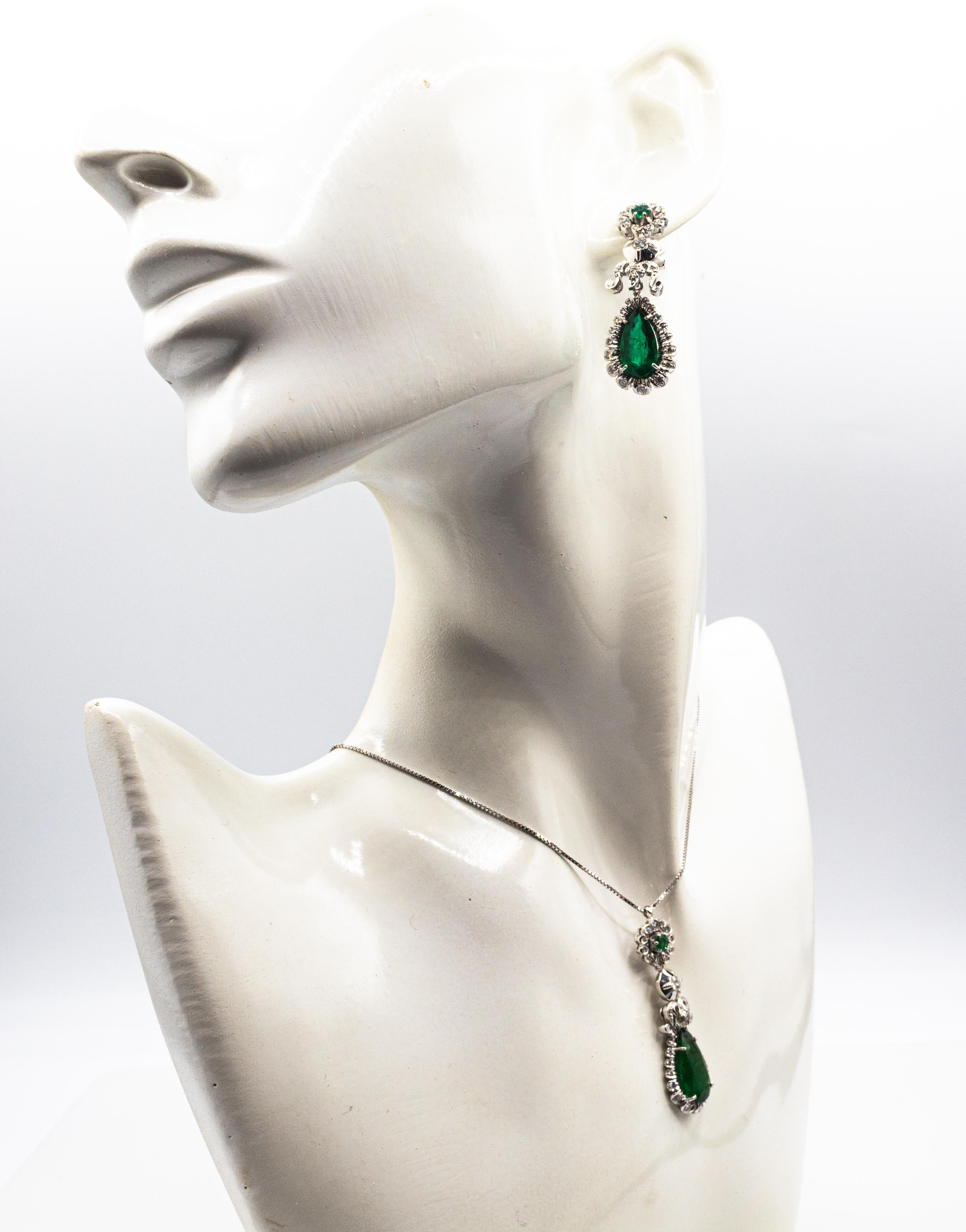 Art Deco Stil Weißer Diamant im Birnenschliff Smaragd Weißgold Clip-On Tropfenohrringe im Angebot 4