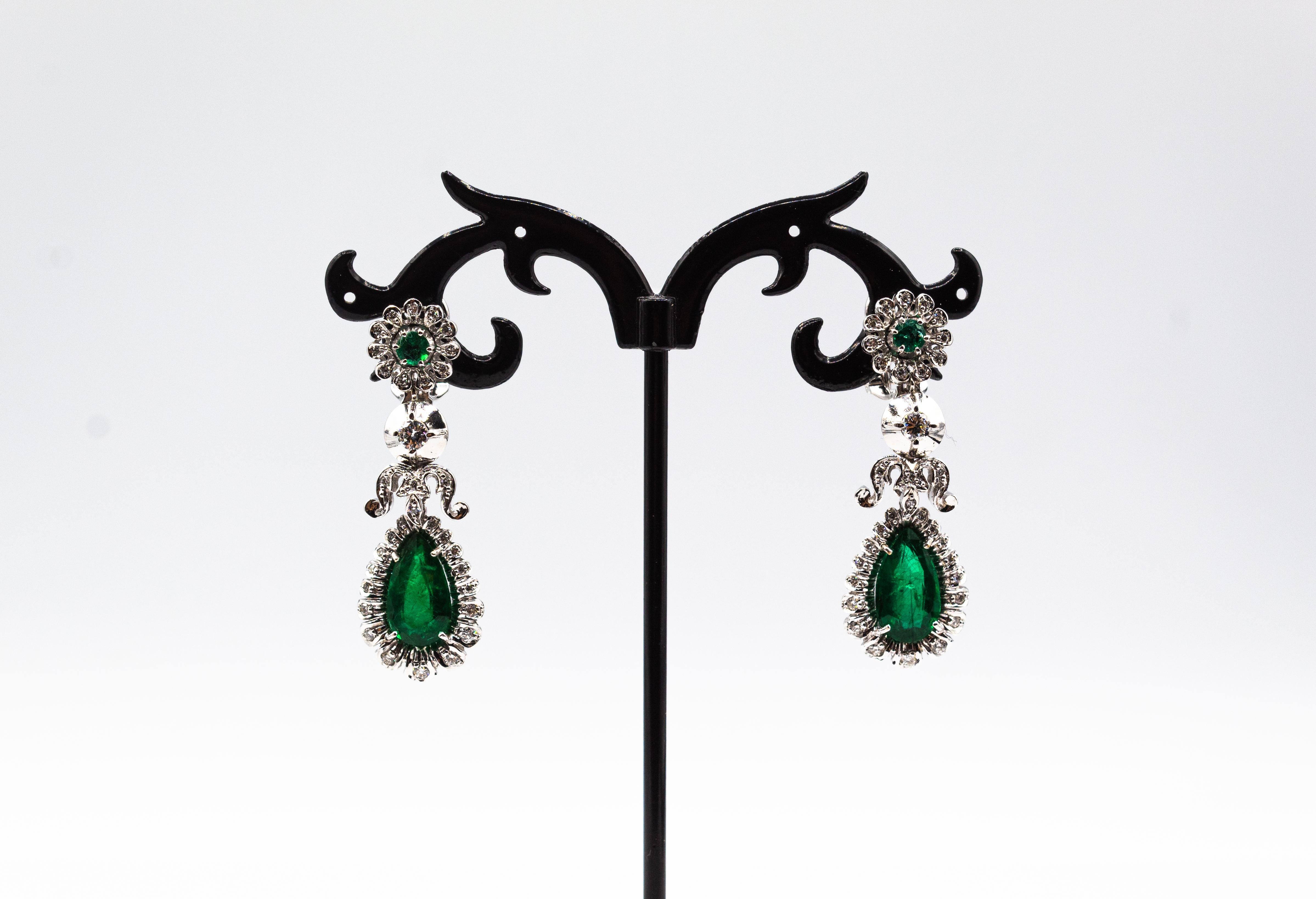 Art Deco Style White Diamond Pear Cut Emerald White Gold Clip-On Drop Earrings In New Condition For Sale In Naples, IT