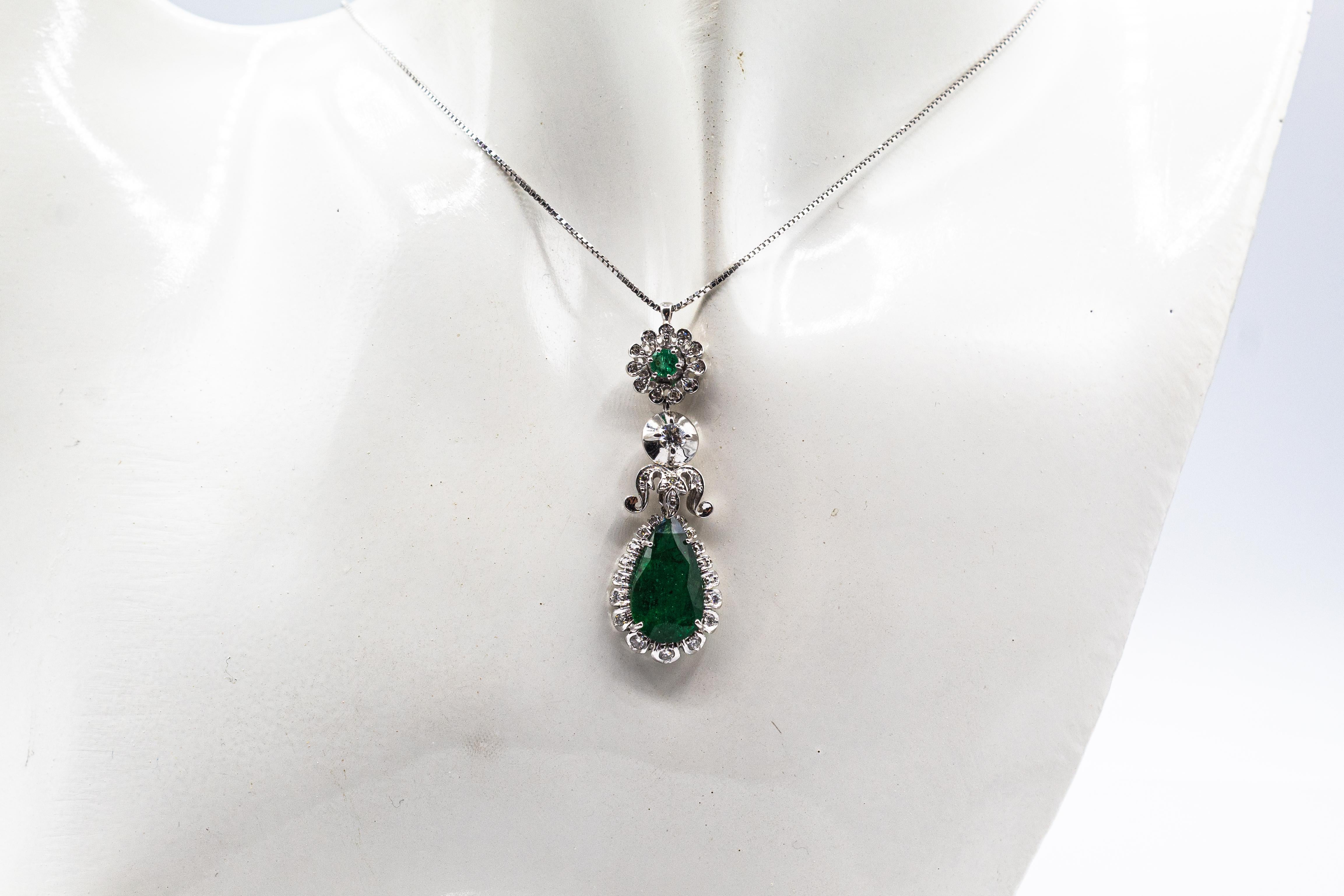 Art Deco Style White Diamond Pear Cut Emerald White Gold Pendant Necklace In New Condition For Sale In Naples, IT