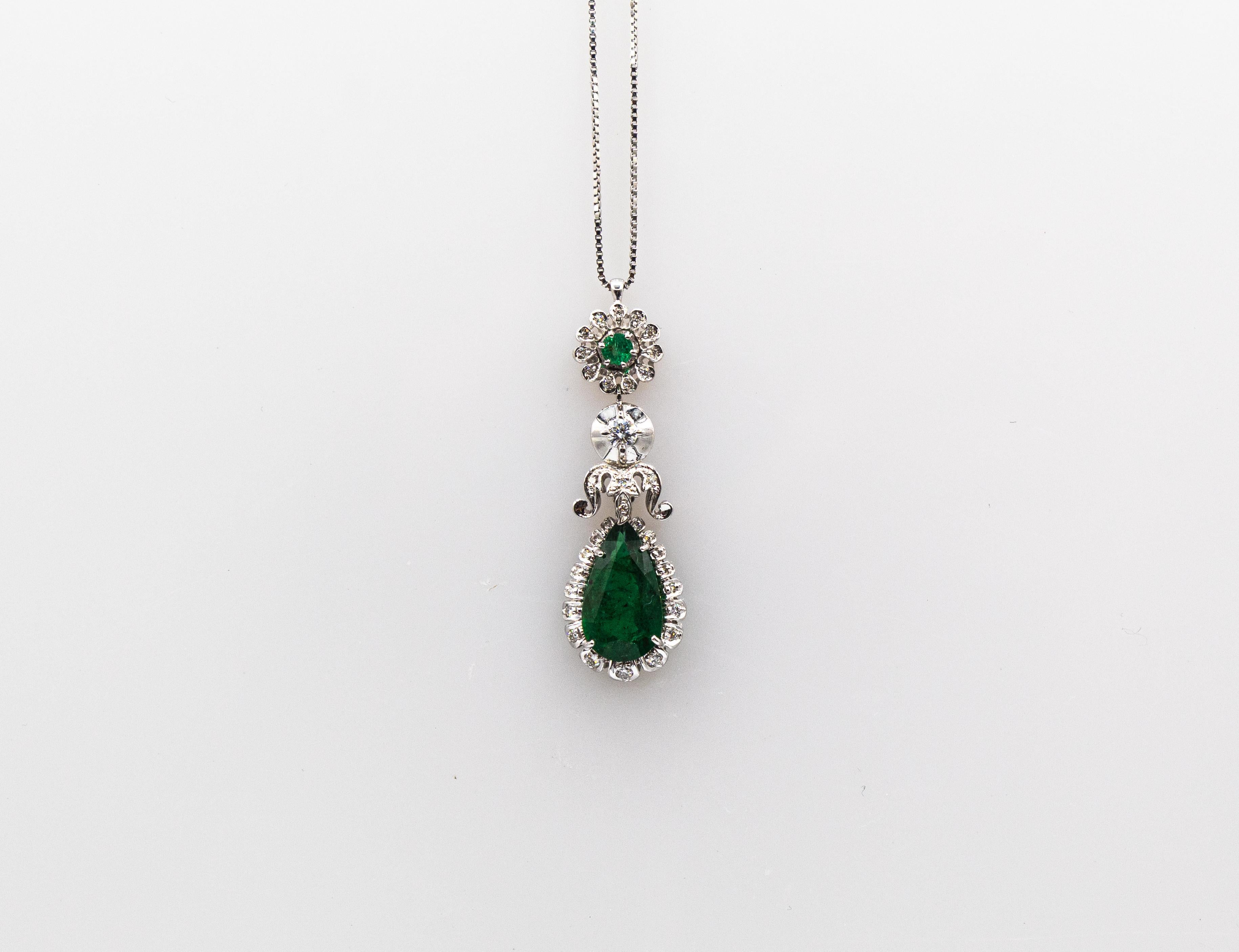 Art Deco Style White Diamond Pear Cut Emerald White Gold Pendant Necklace For Sale 1
