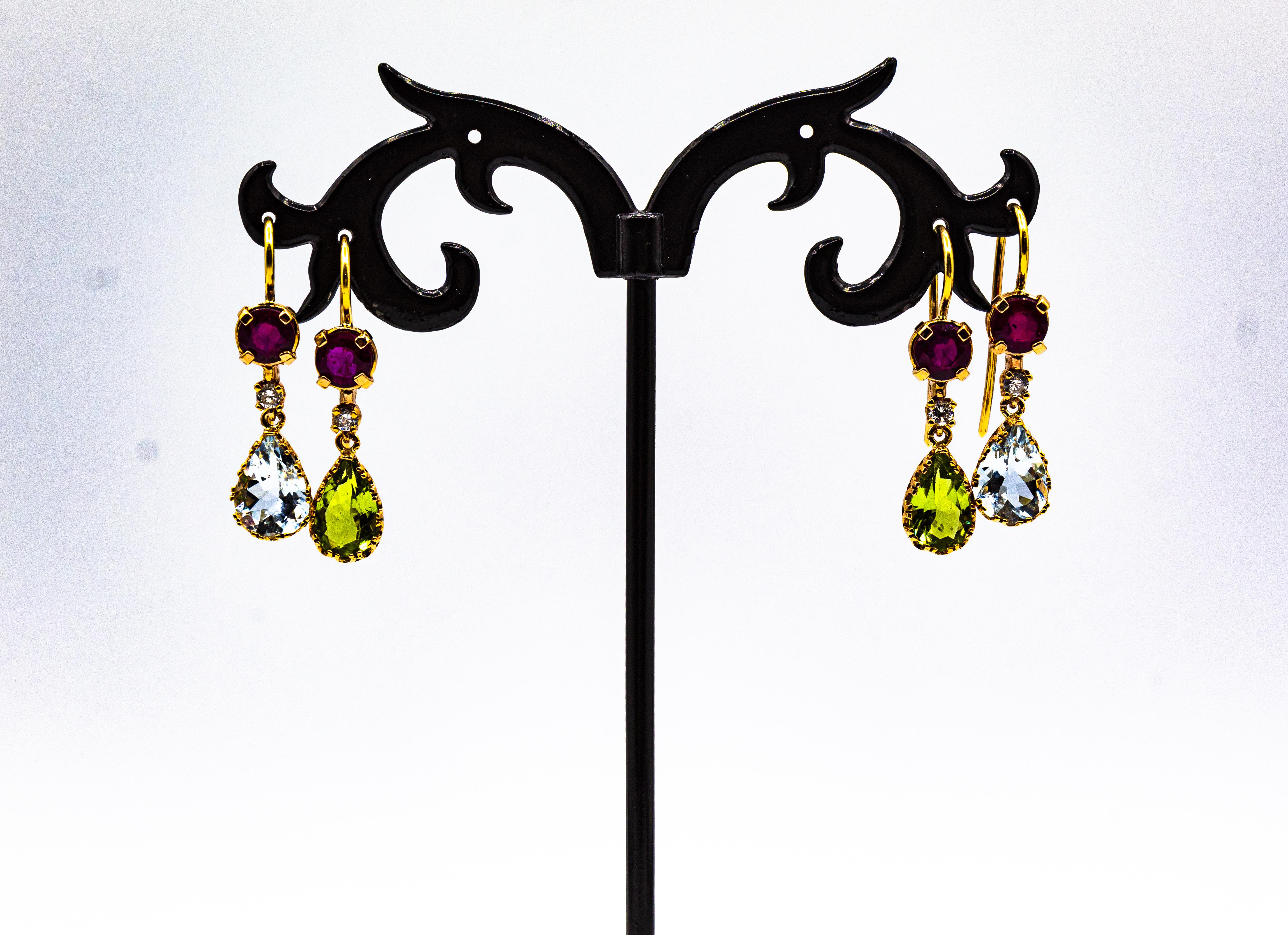 Clous d'oreilles pendantes de style Art déco en or jaune avec diamants blancs, péridots et rubis en vente 7