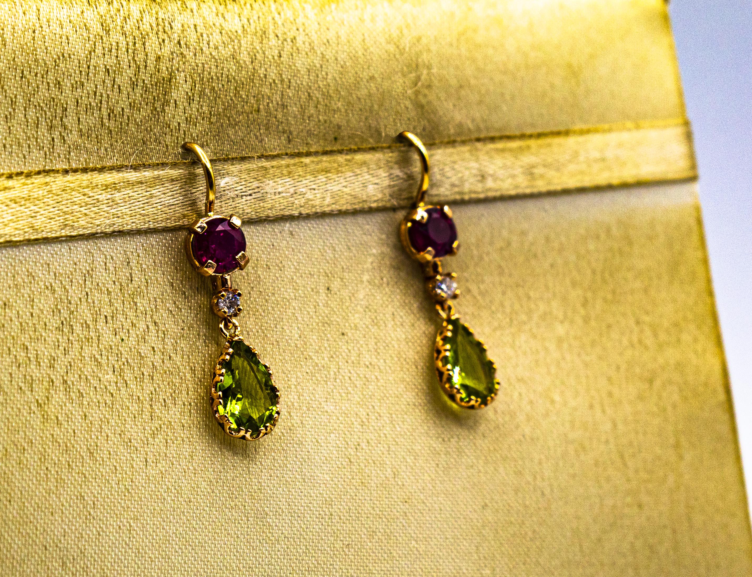 Pendientes de oro amarillo estilo art déco con diamante blanco, peridoto y rubí en Nuevo estado para la venta en Naples, IT