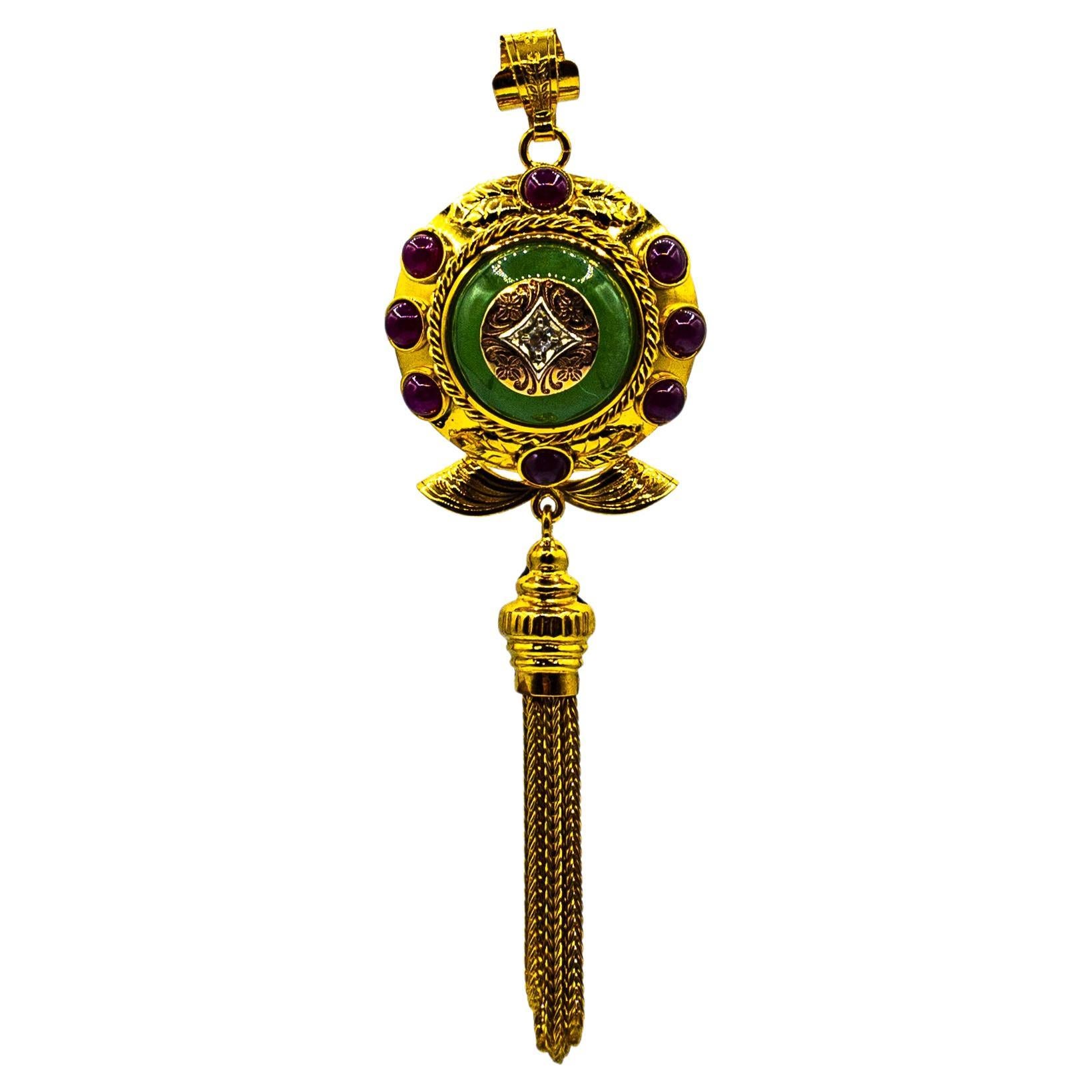 Collier pendentif de style Art déco en or jaune avec diamants blancs, rubis et jade
