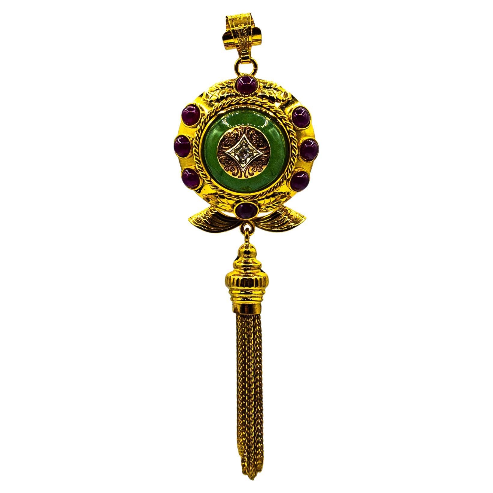 Collana con ciondolo in oro giallo con diamante bianco e rubino in stile Art Deco in vendita