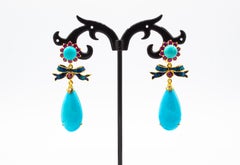 Orecchini a goccia in oro giallo con diamante bianco, rubino e turchese naturale, in stile Art Deco