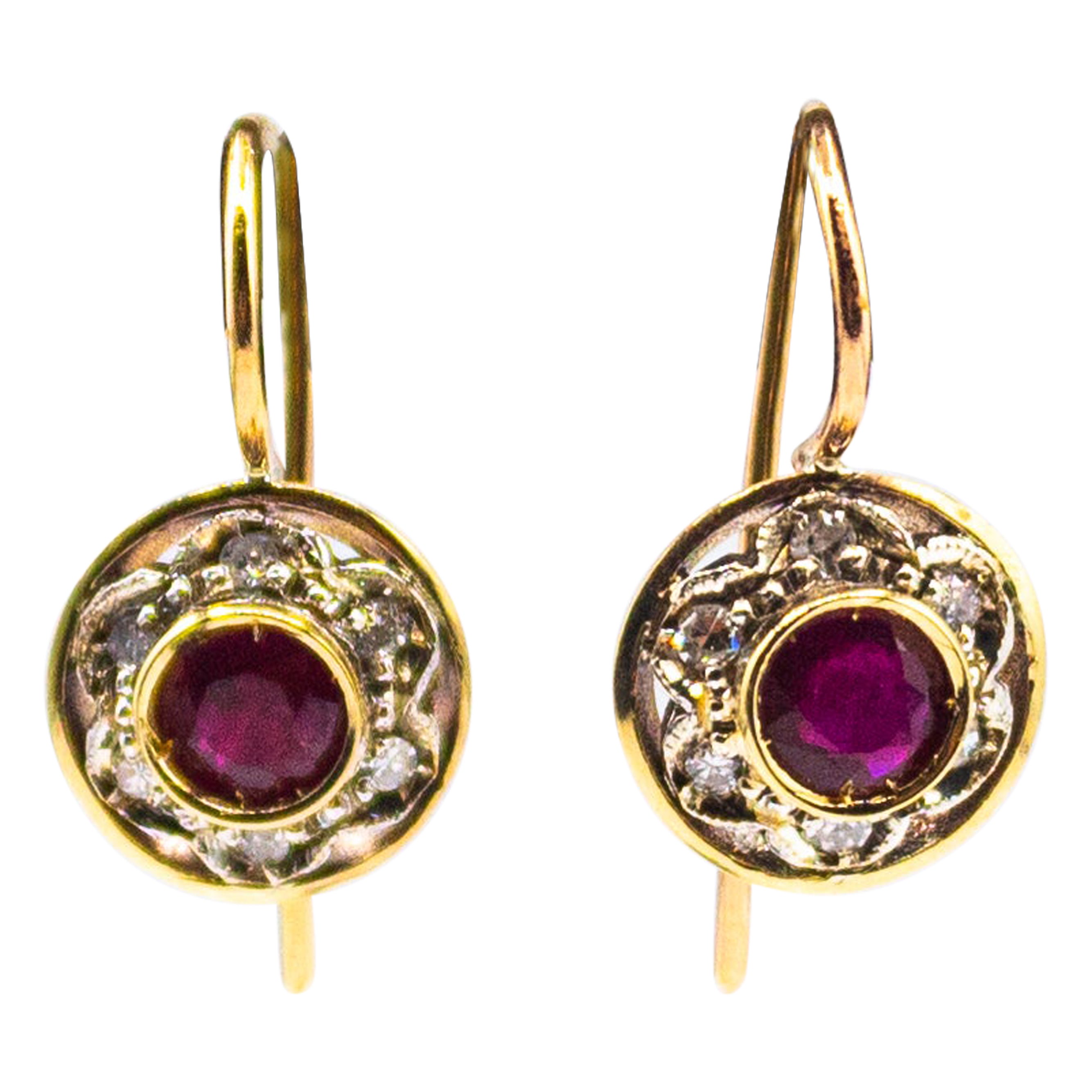 Boucles d'oreilles pendantes en or jaune avec diamants blancs et rubis de style Art Déco en vente